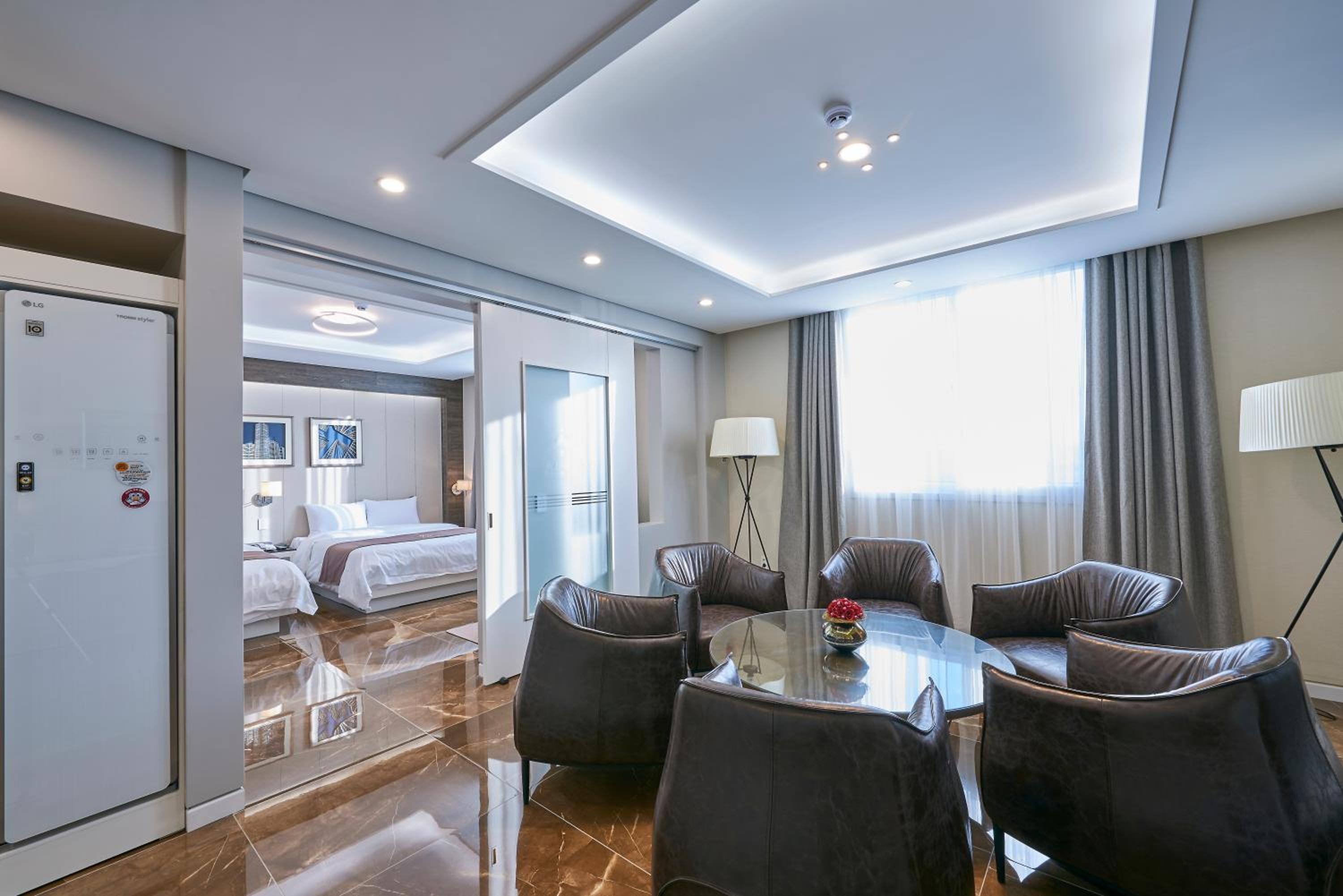 Executive Suite photo 2