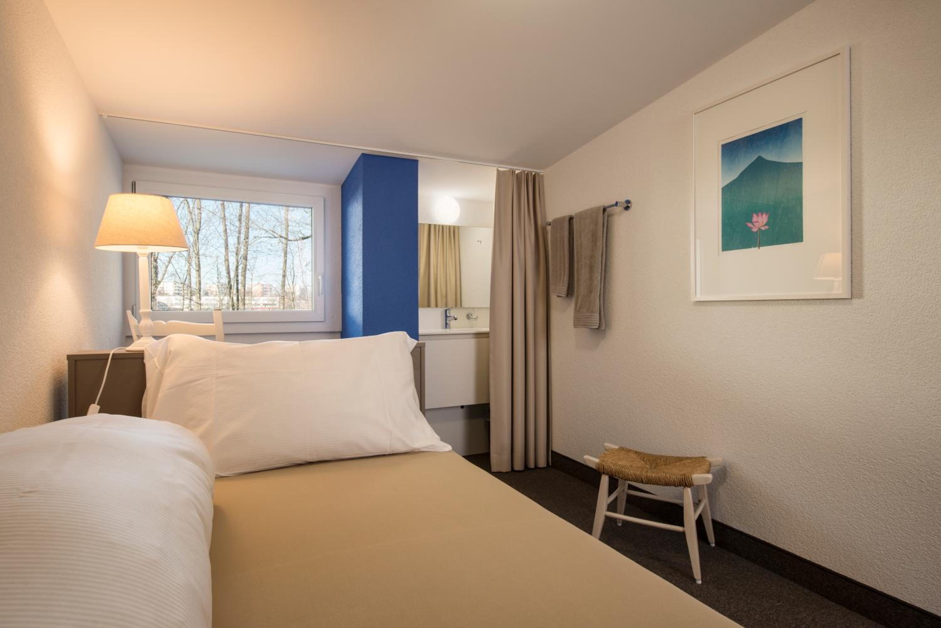 Single Room with Shared Bathroom