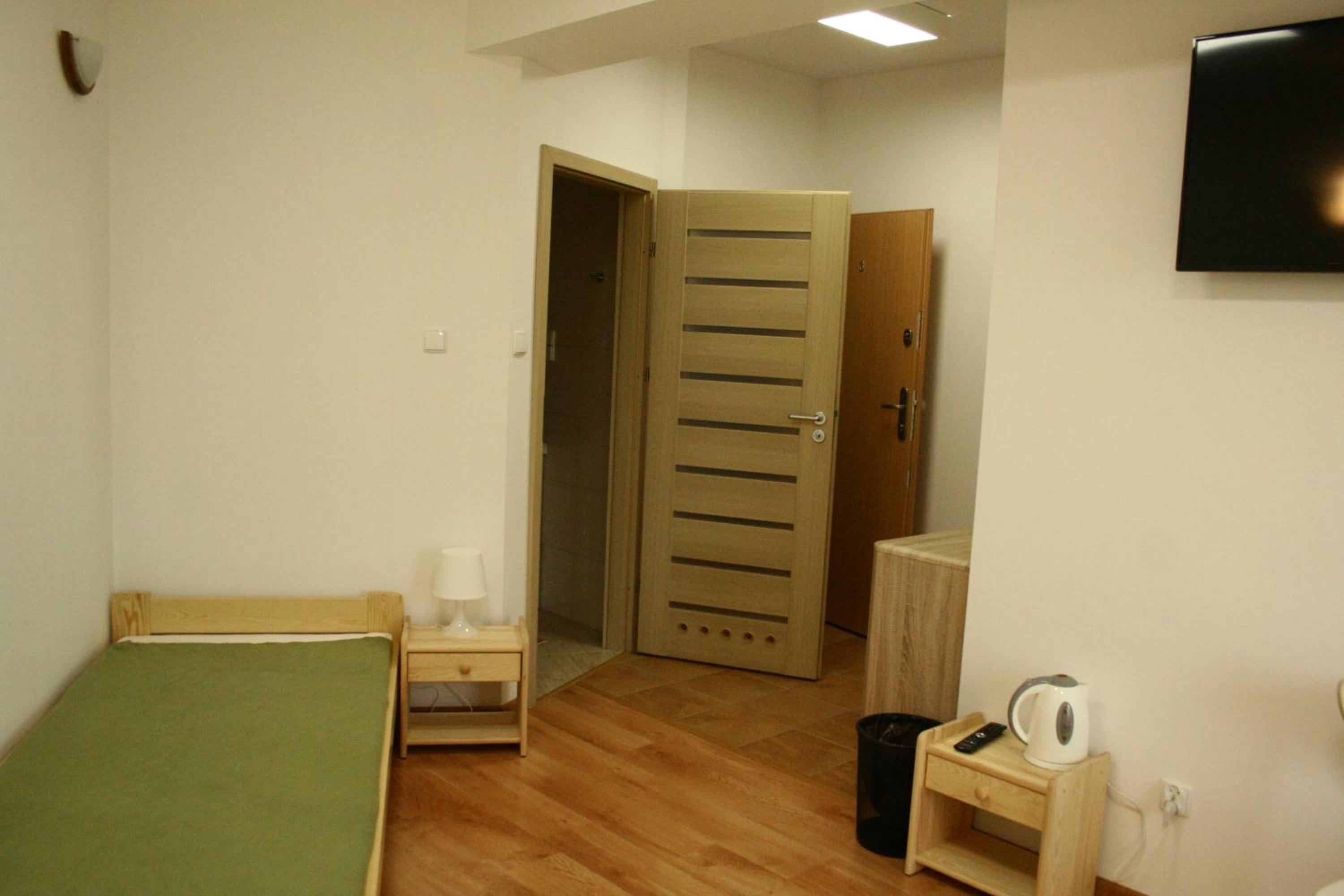 Triple Room with Private Bathroom - Photo 4