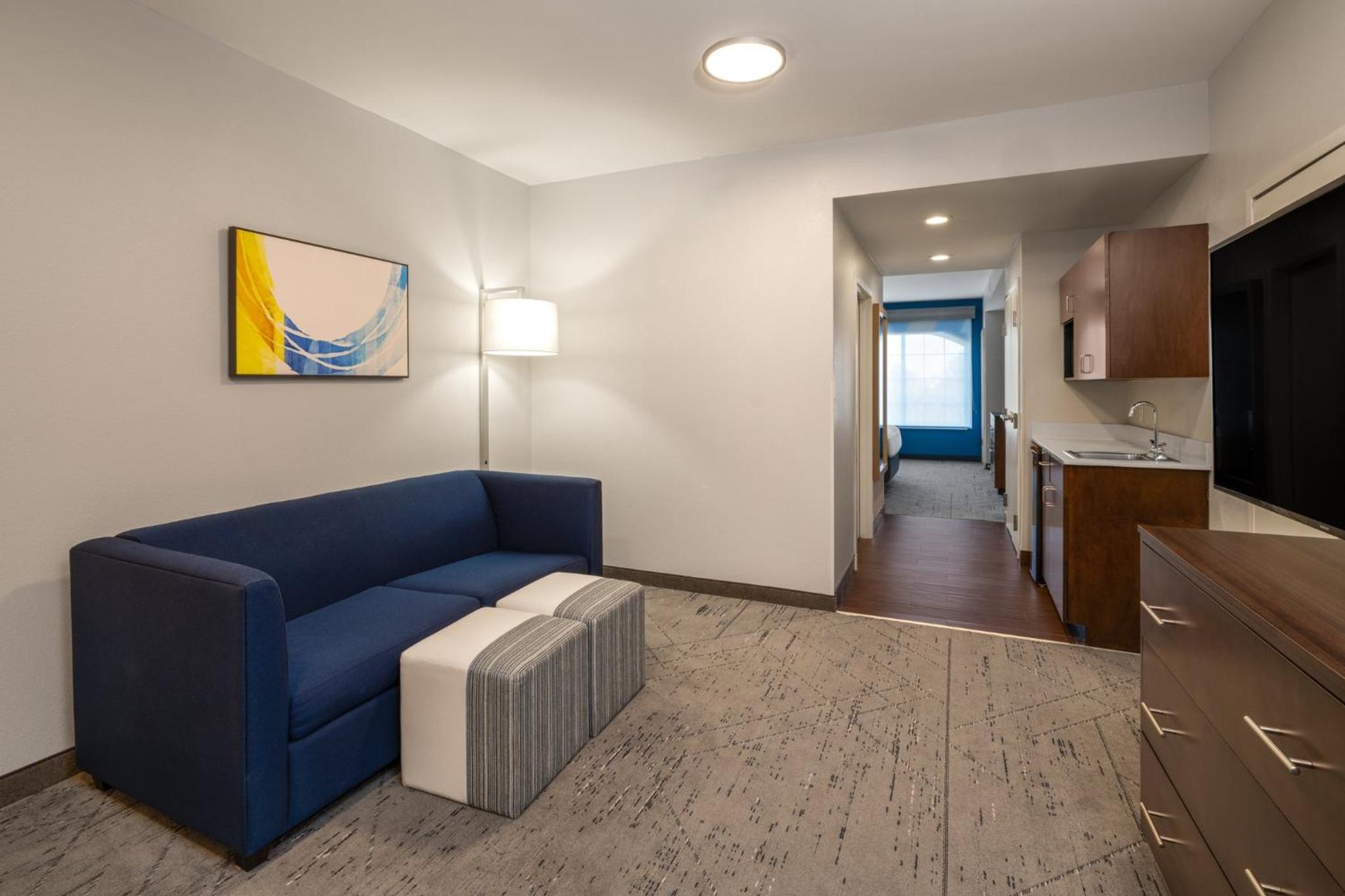One-Bedroom Suite with Tub - Mobility Accessible
