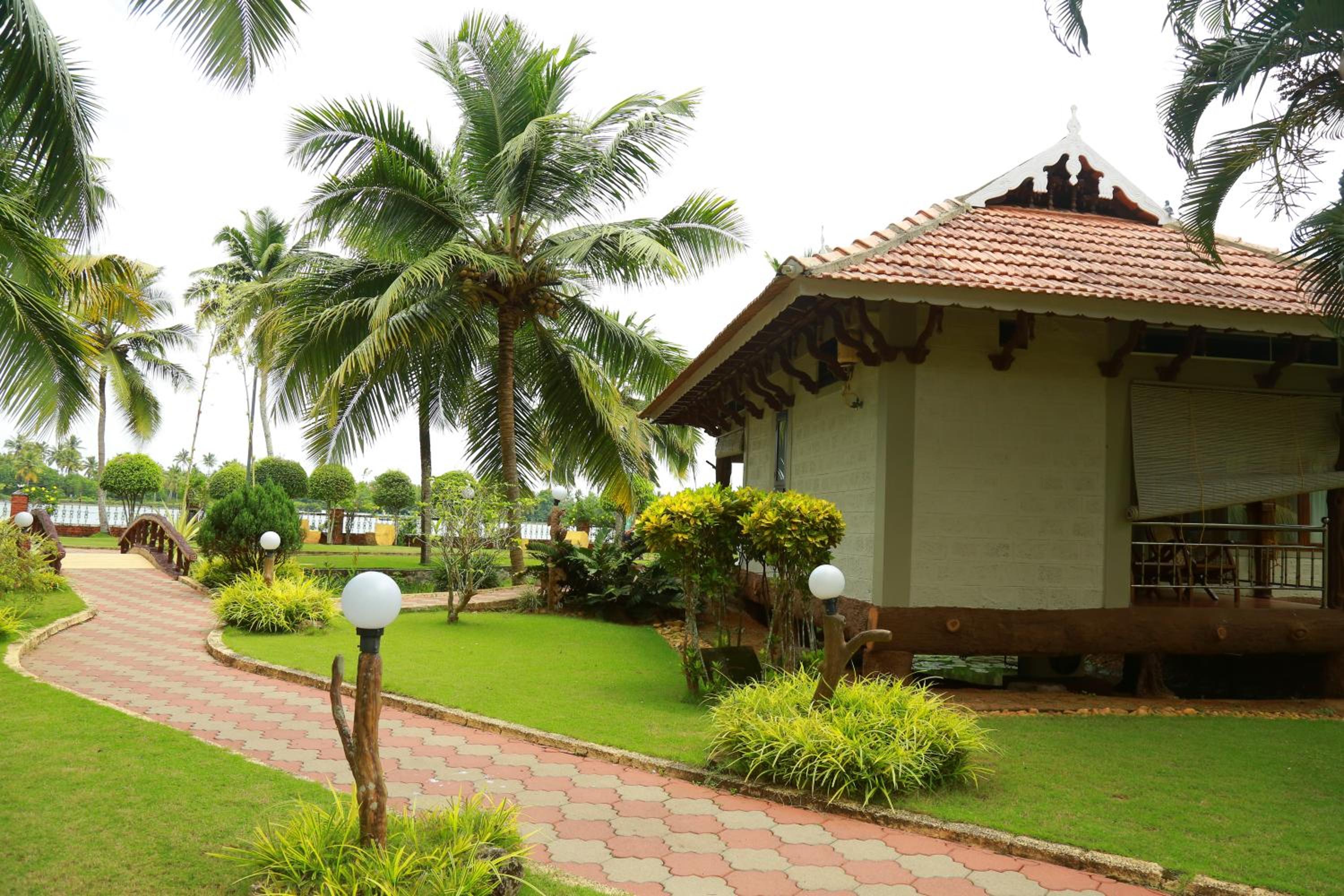 Lake Side Kerala Cottage photo 2
