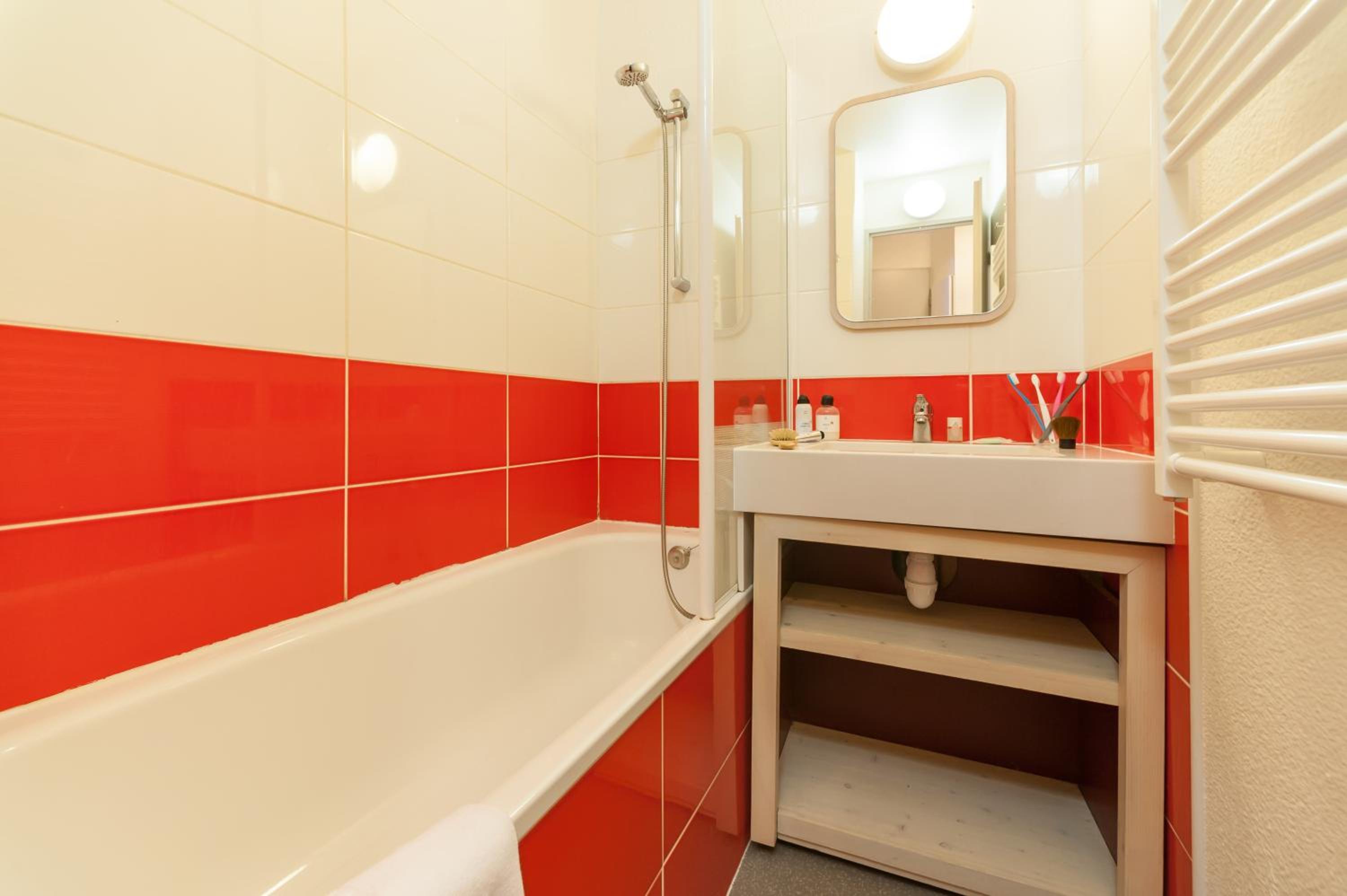 One-Bedroom Apartment with Sleeping Alcove - Open Mountain View (6 People) - Photo 6