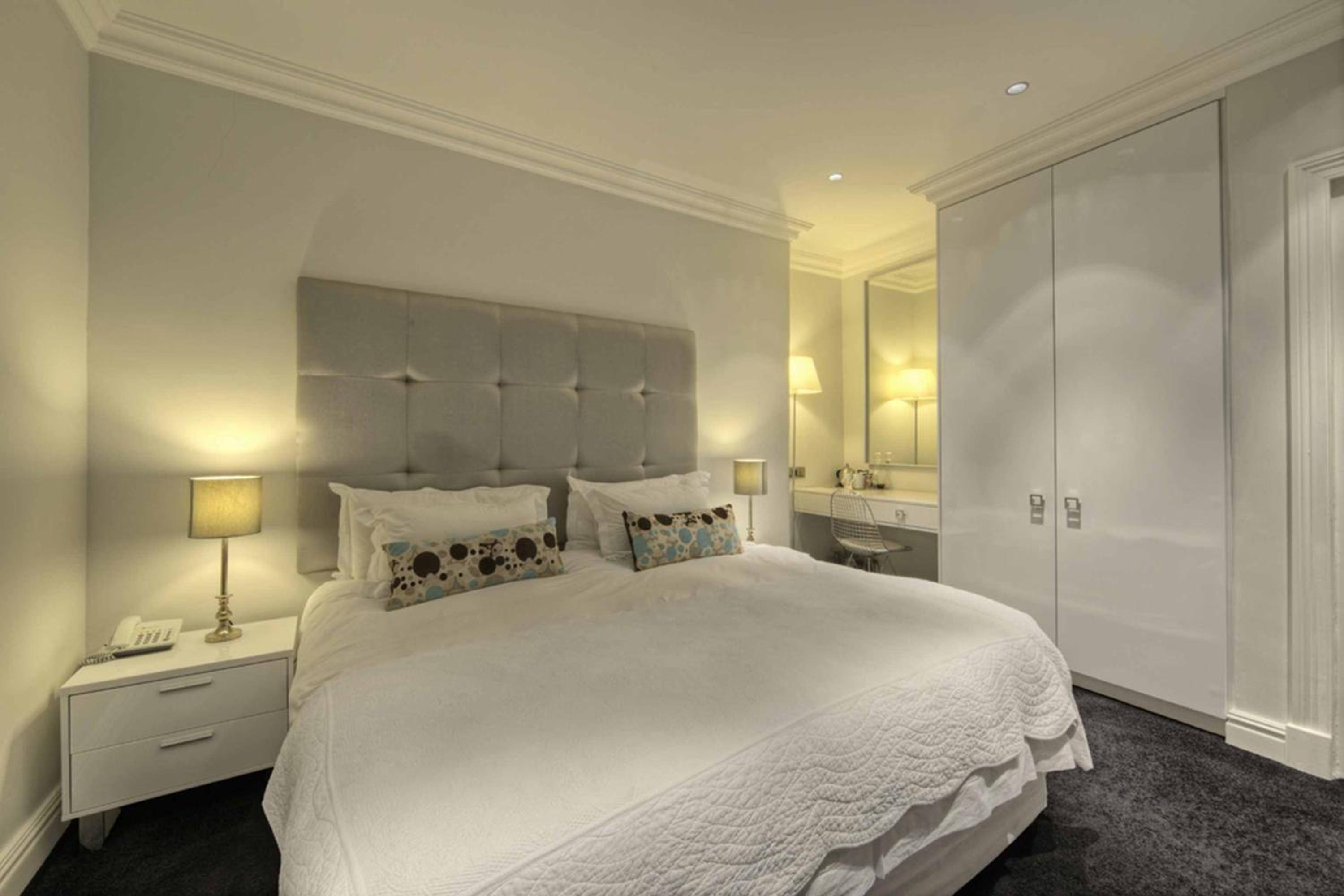 Luxury Room with Pool View - Photo 4