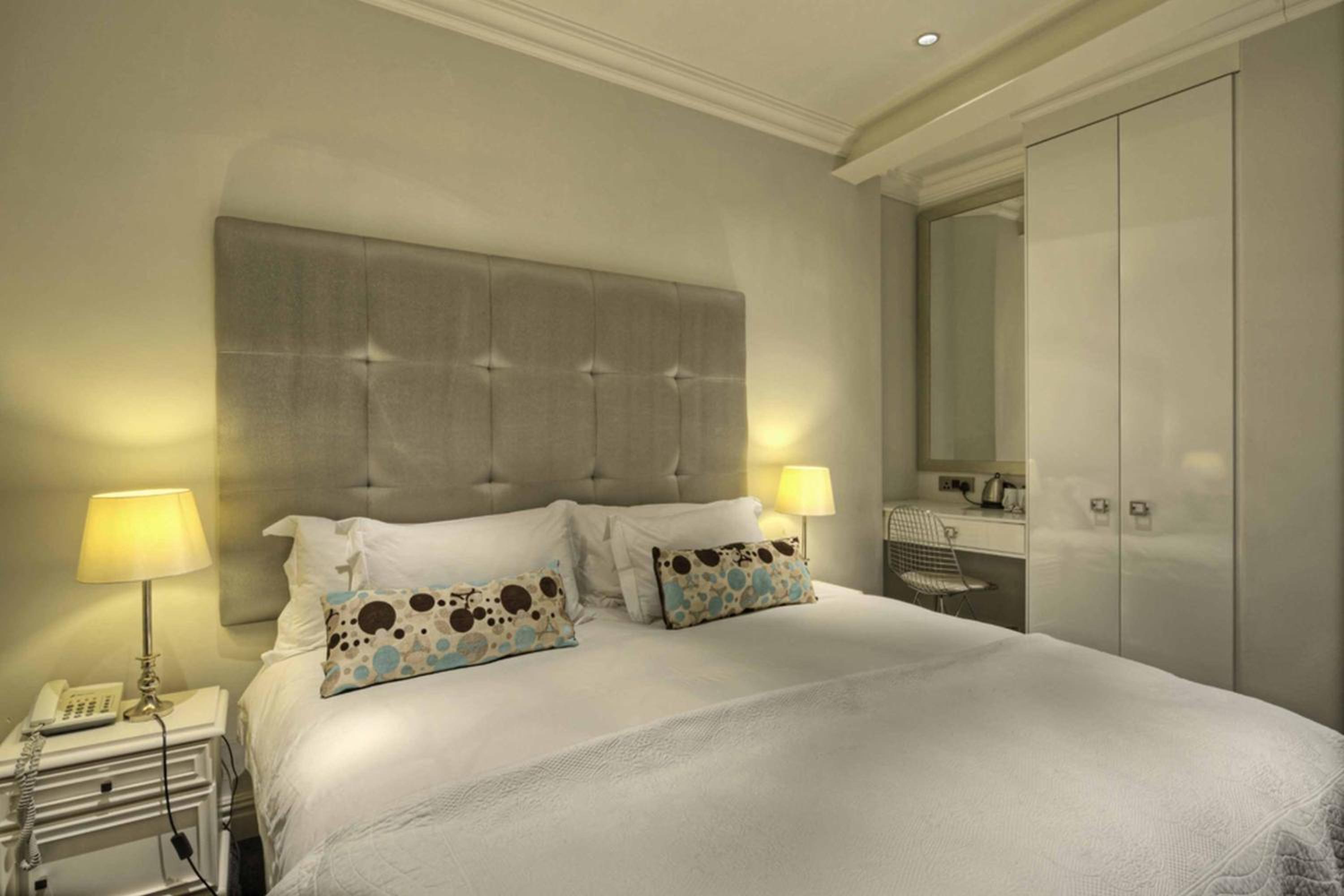 Luxury Room with Pool View - Photo 3