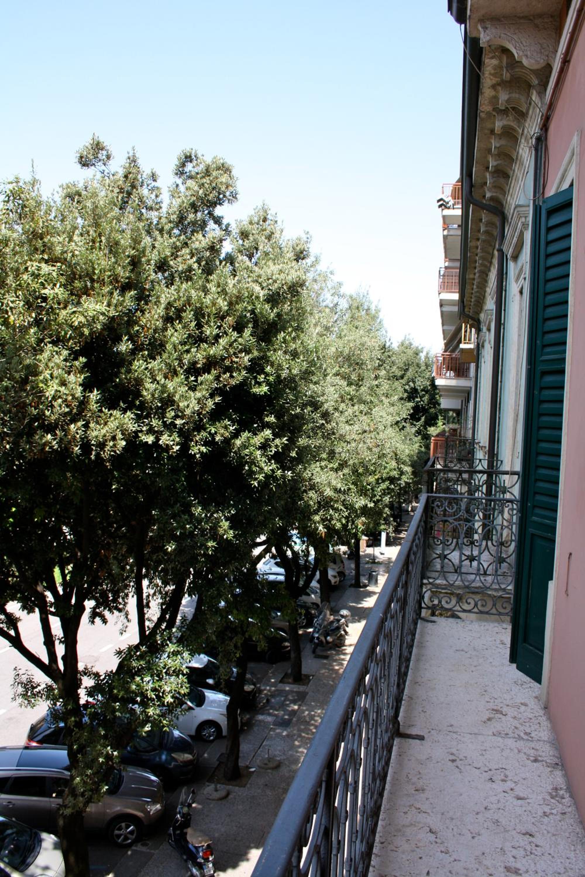 Deluxe Quadruple Room with Balcony photo 2