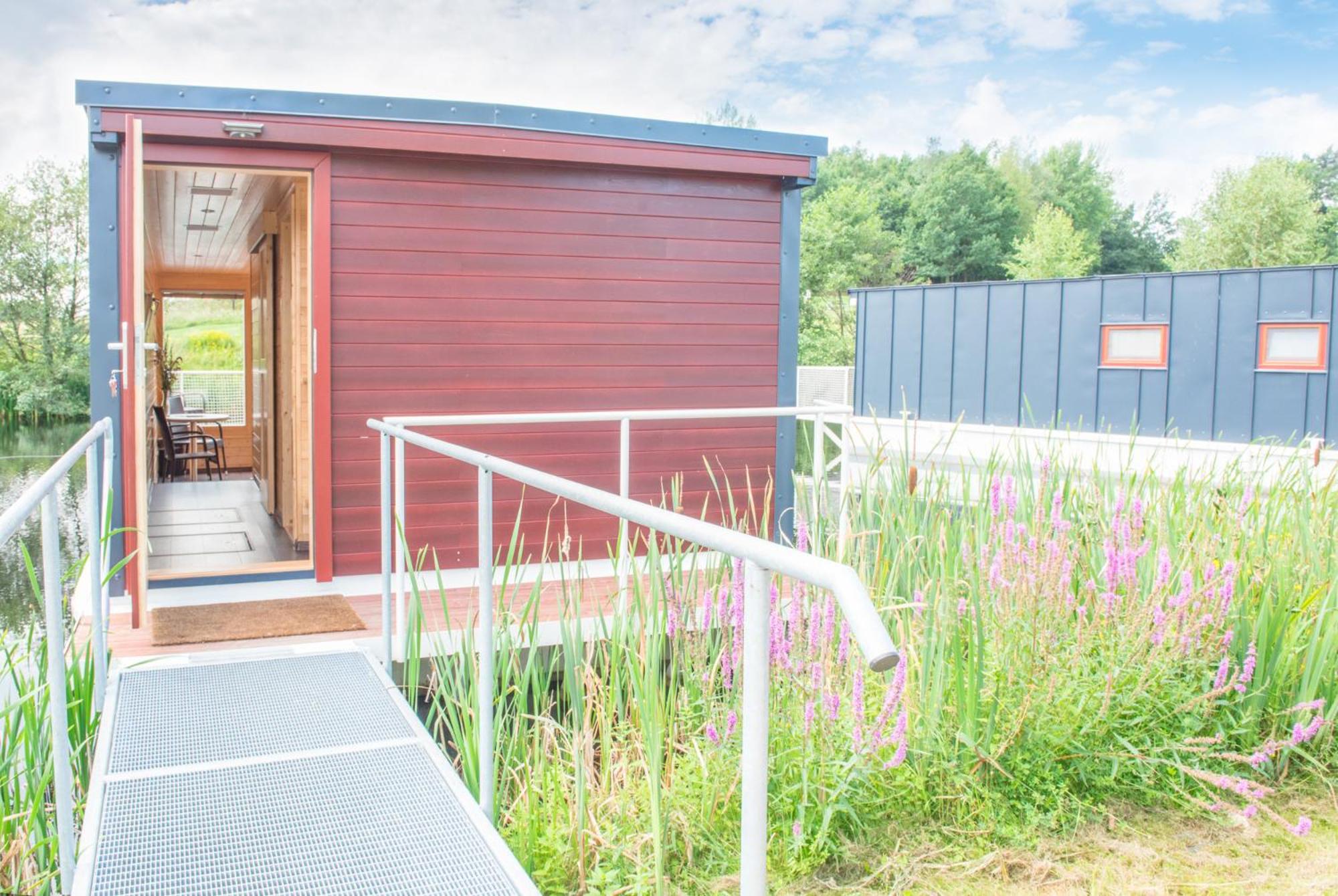 Houseboat with Cabin photo 2
