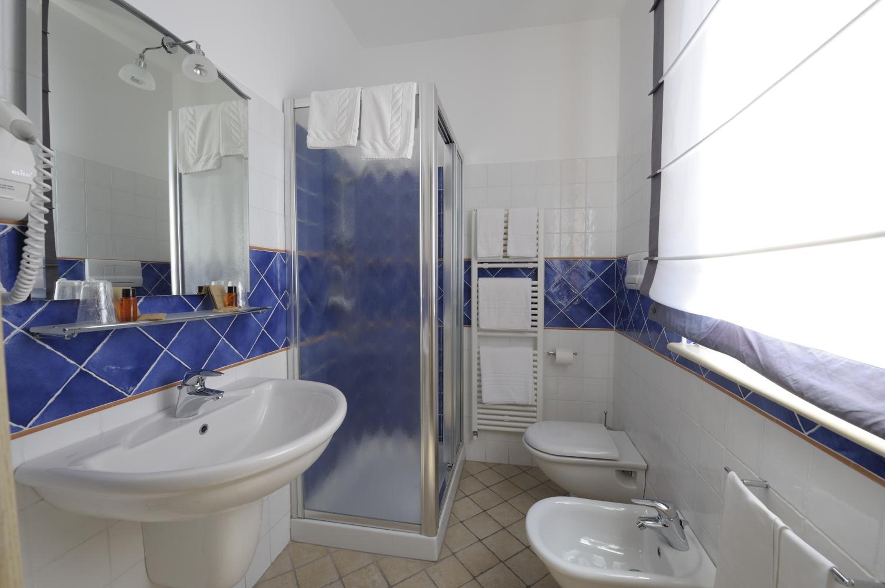 Basic Triple Room photo 2