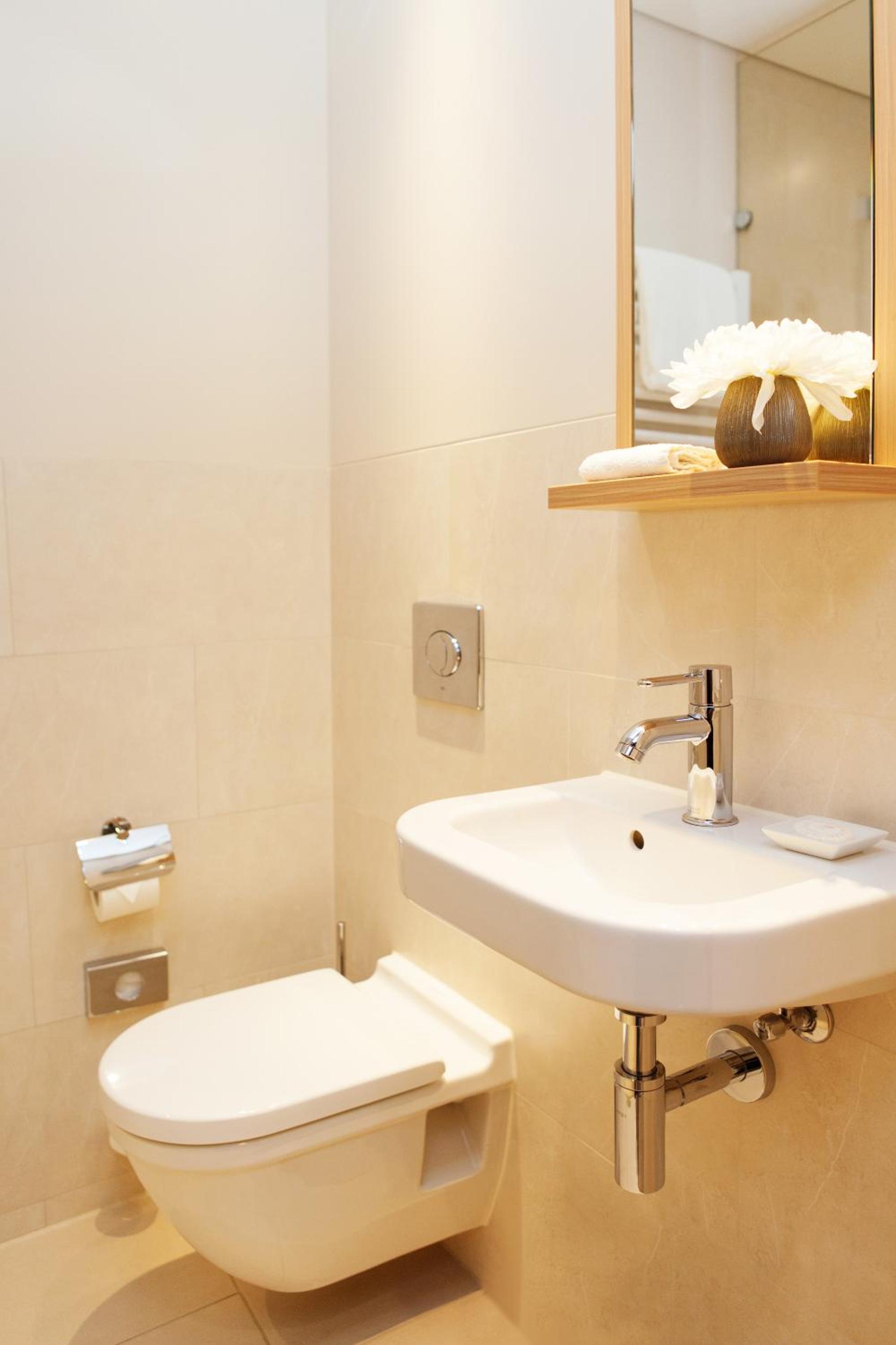 Suite with Land View thumbnail 5
