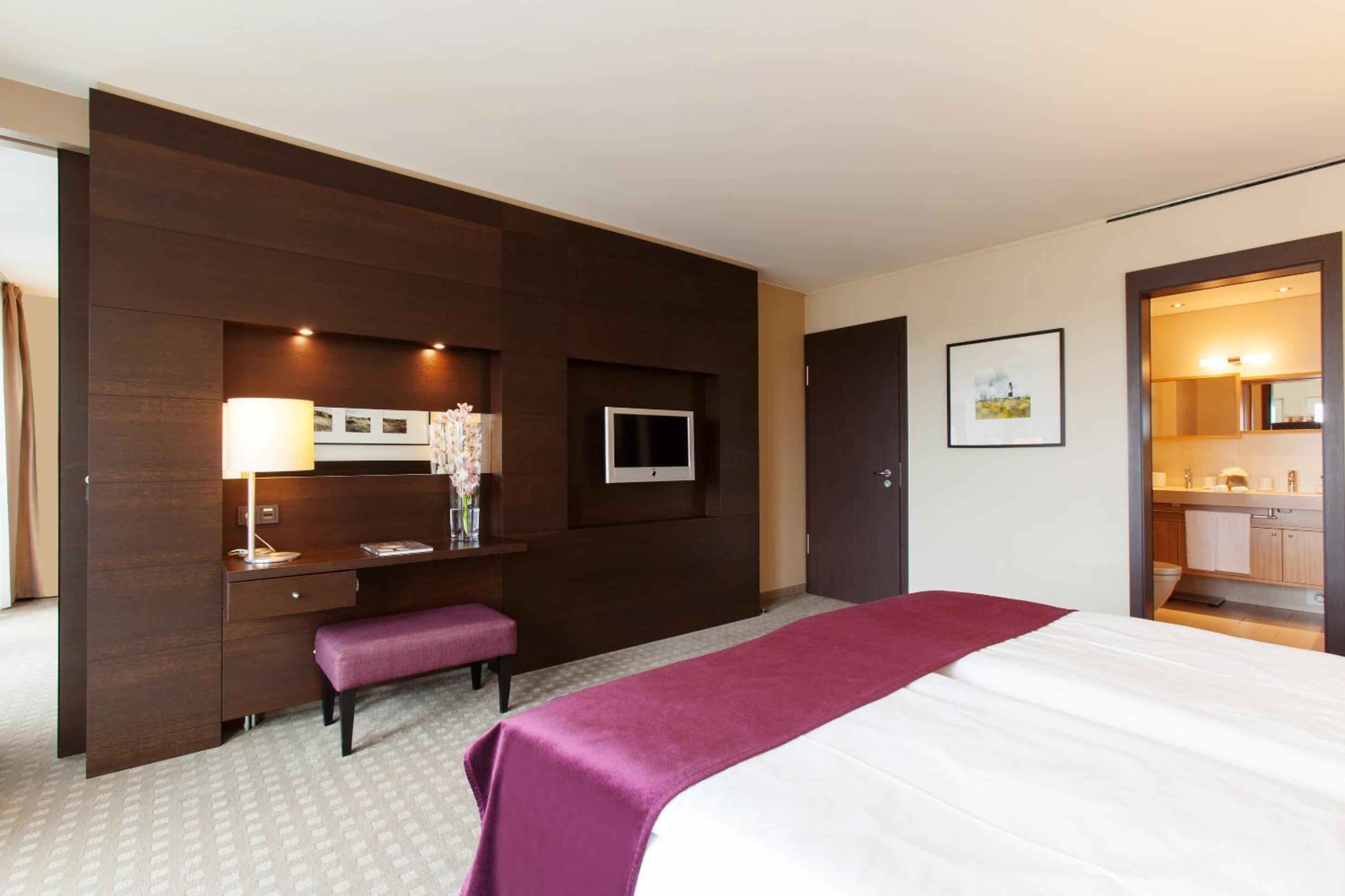 Suite with Land View
