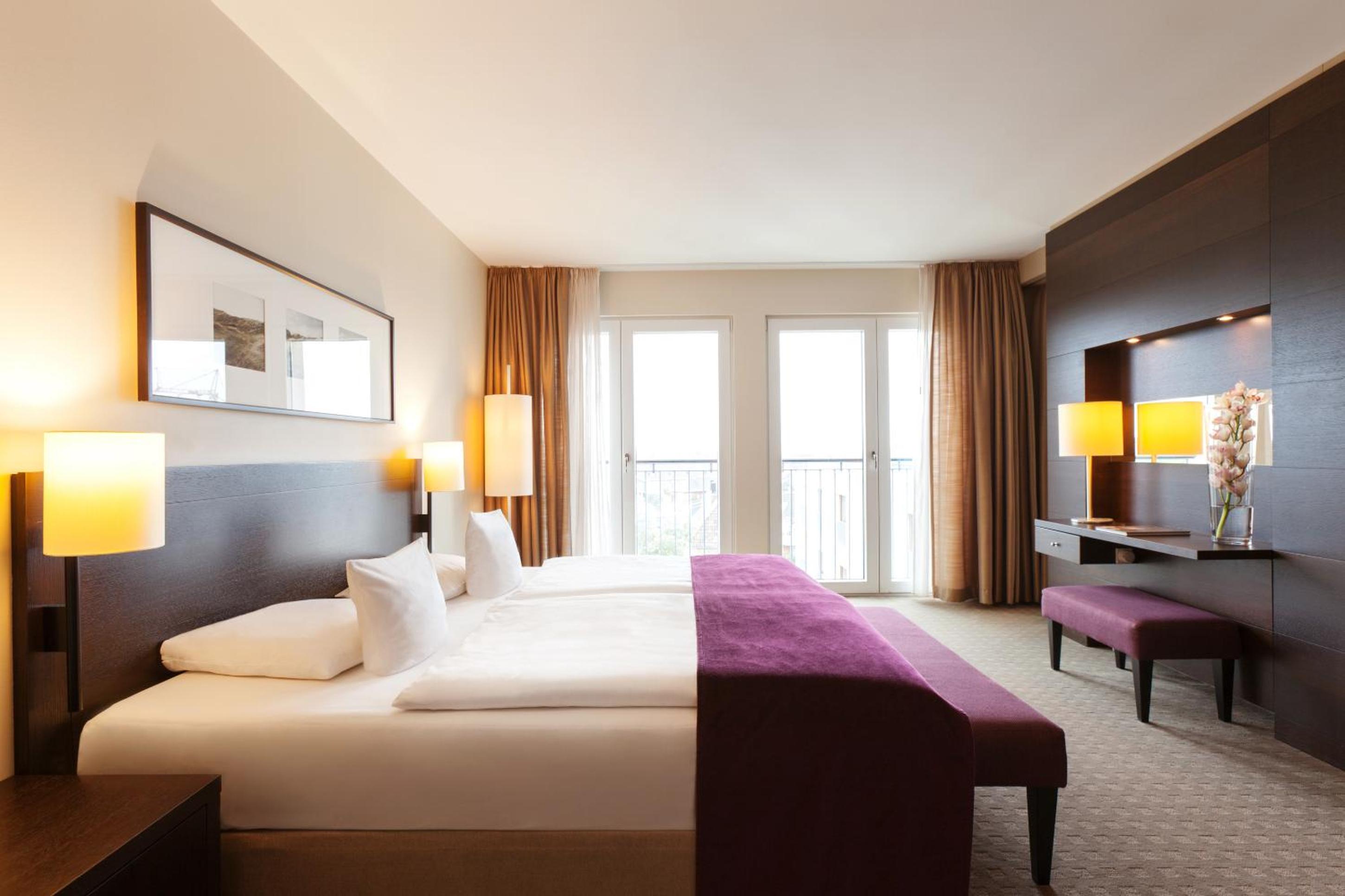 Suite with Land View thumbnail 6