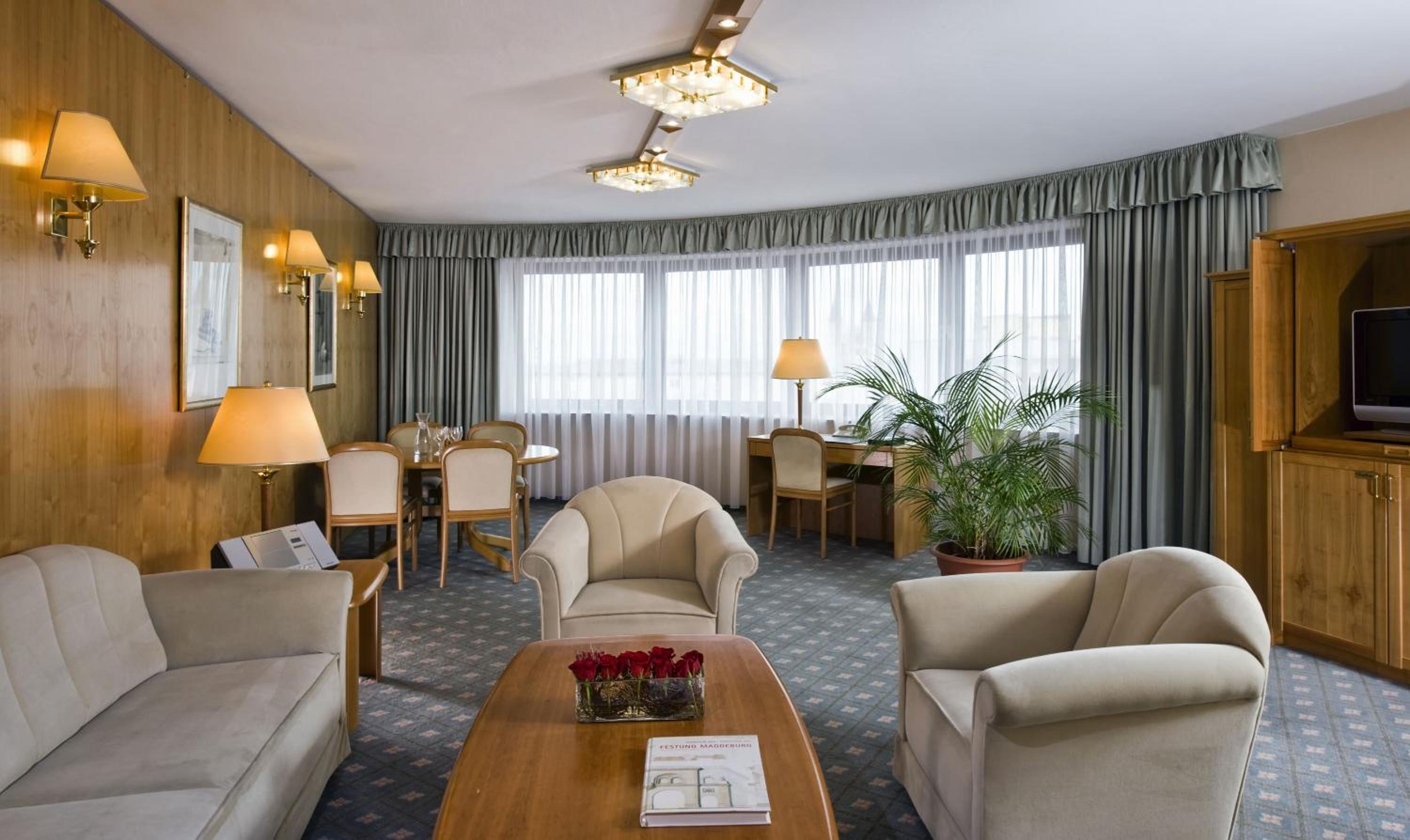 Suite - Photo 3