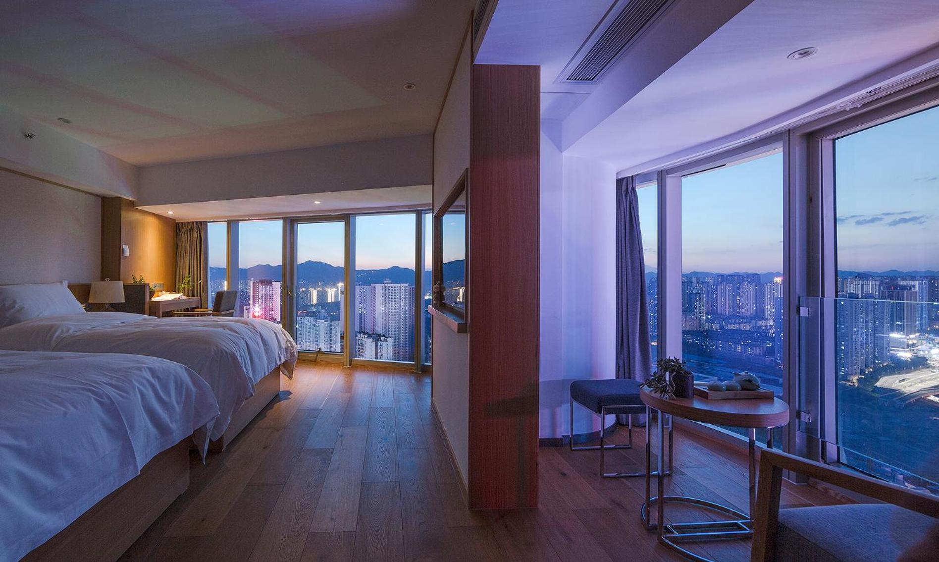 Deluxe Twin Room with City View photo 3