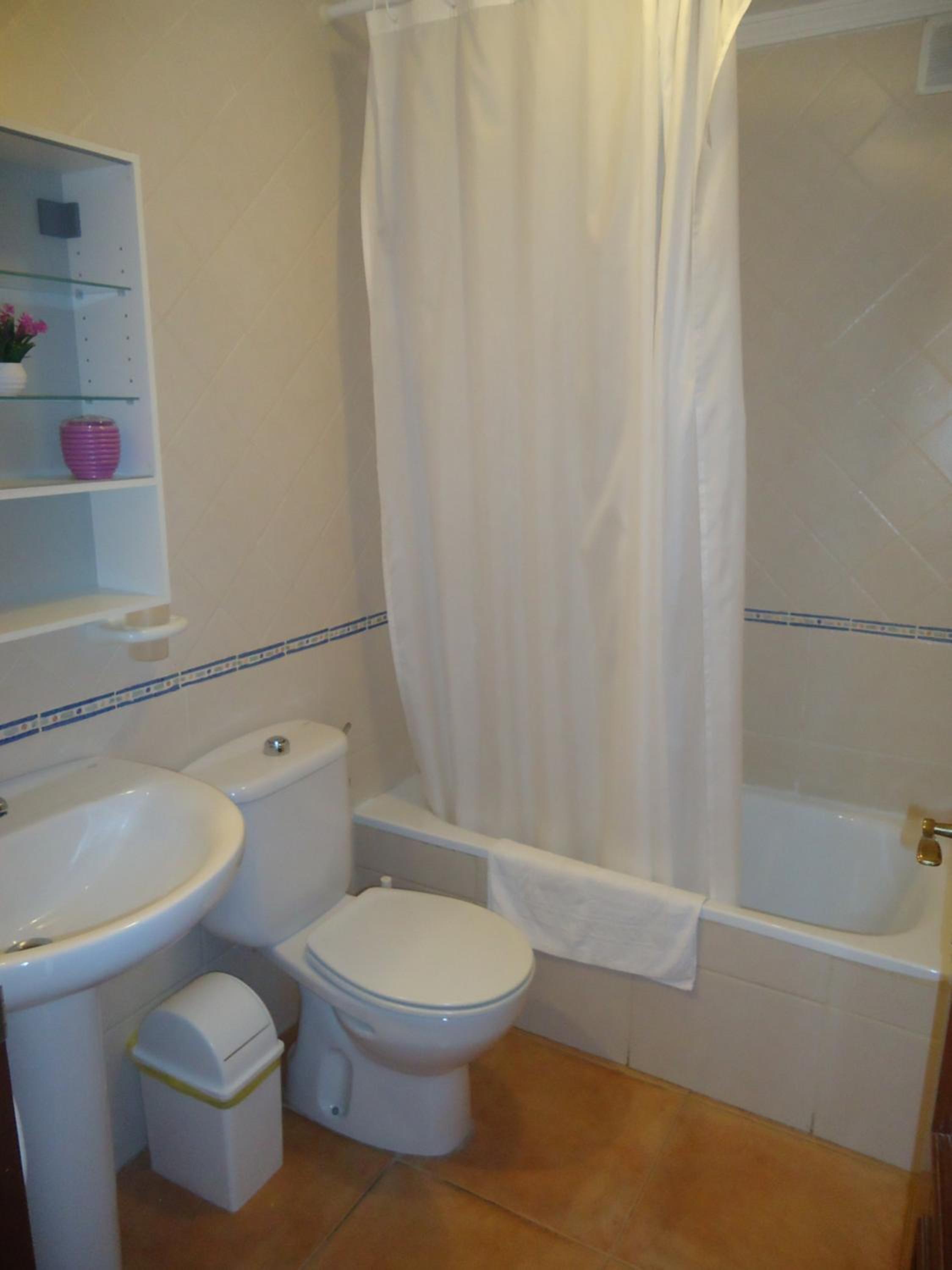 One-Bedroom Apartment - Photo 15