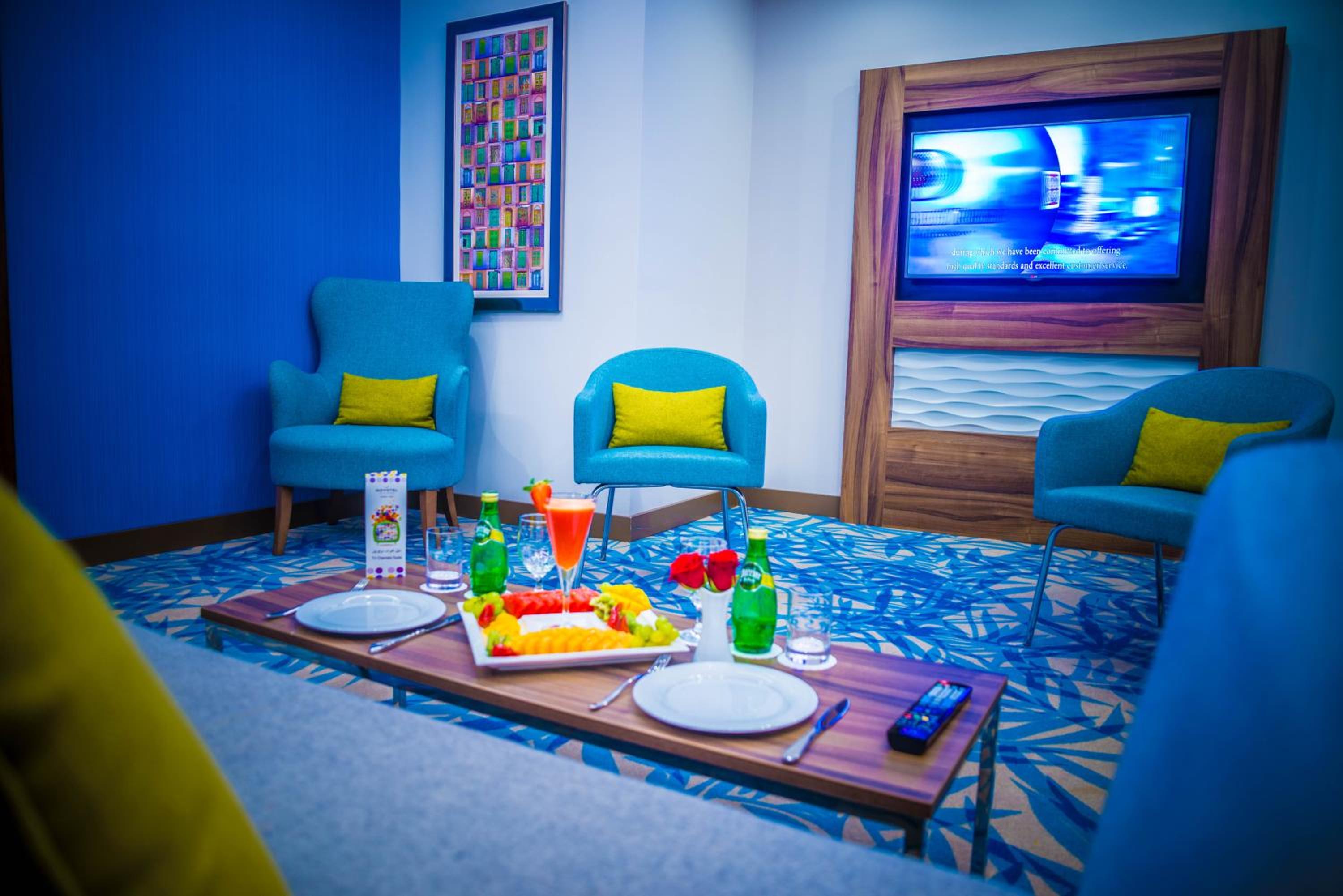 Two-Bedroom Superior Suite with Double Bed and Sofa Bed with Sea or City View - Photo 1