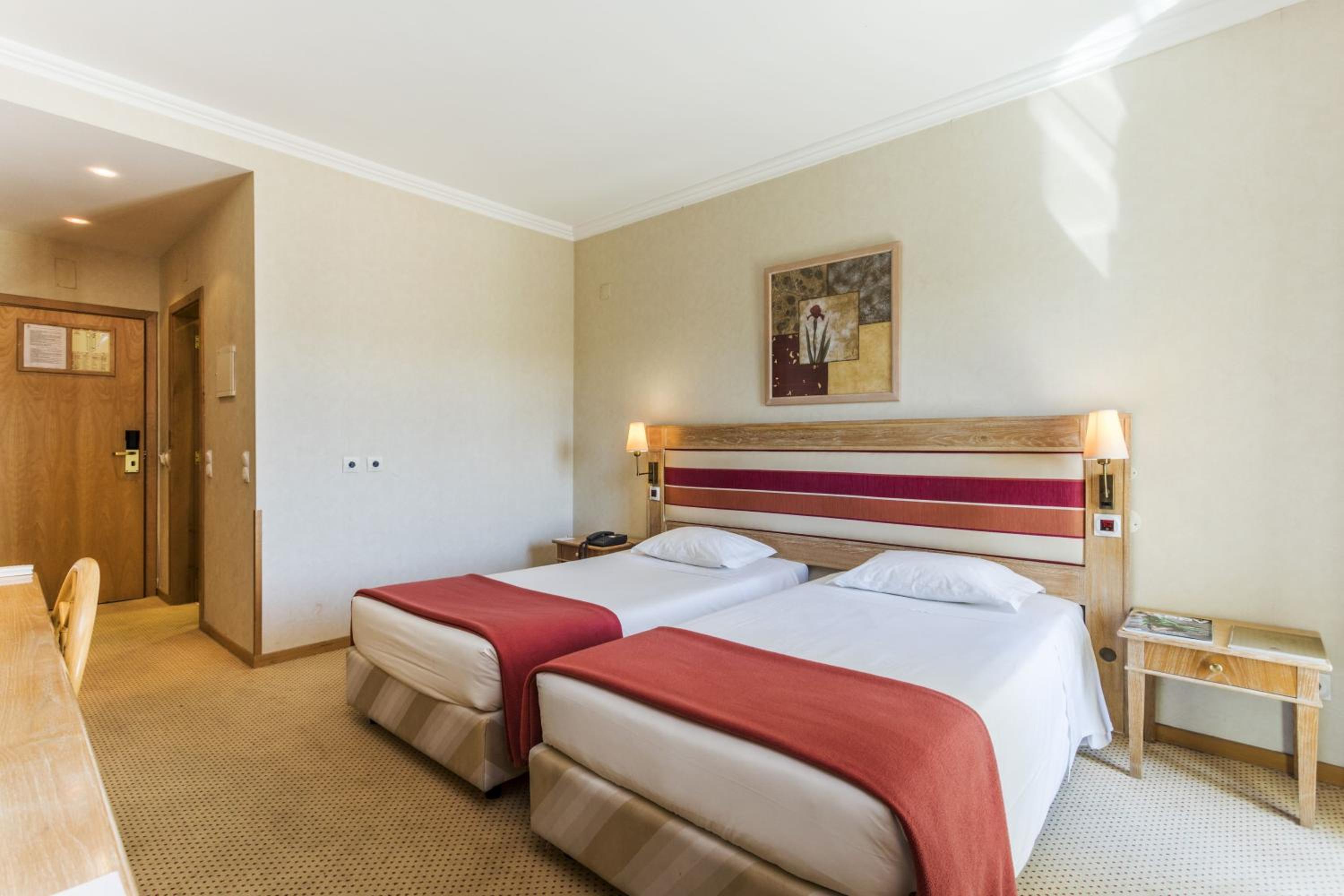 Double or Twin Room - Photo 13