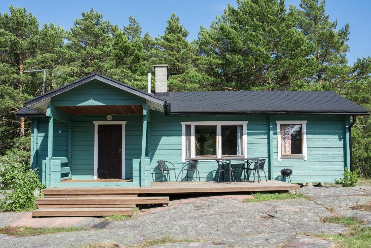 Three-Bedroom House photo 2