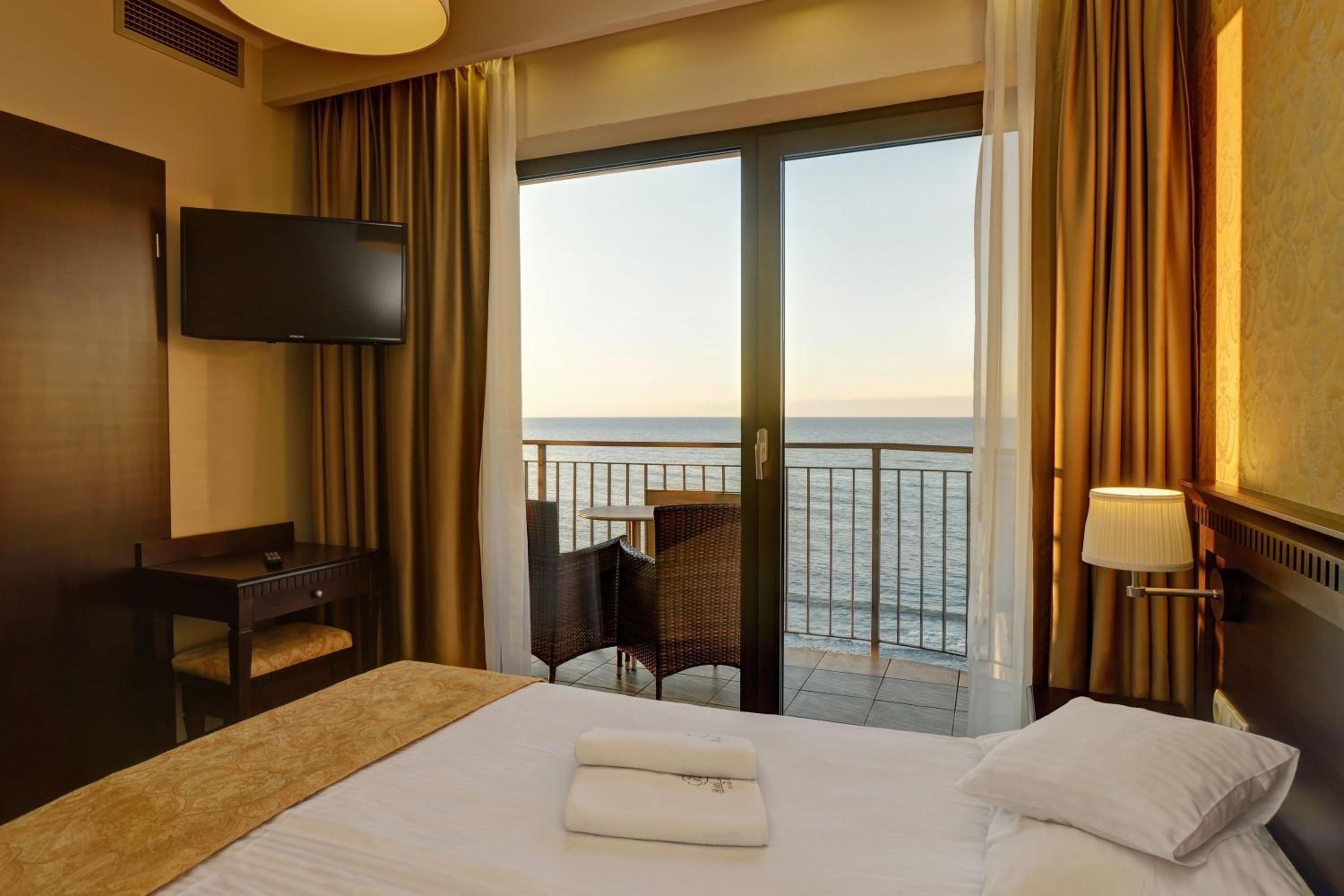 Superior Double or Twin Room with Sea View - Photo 1