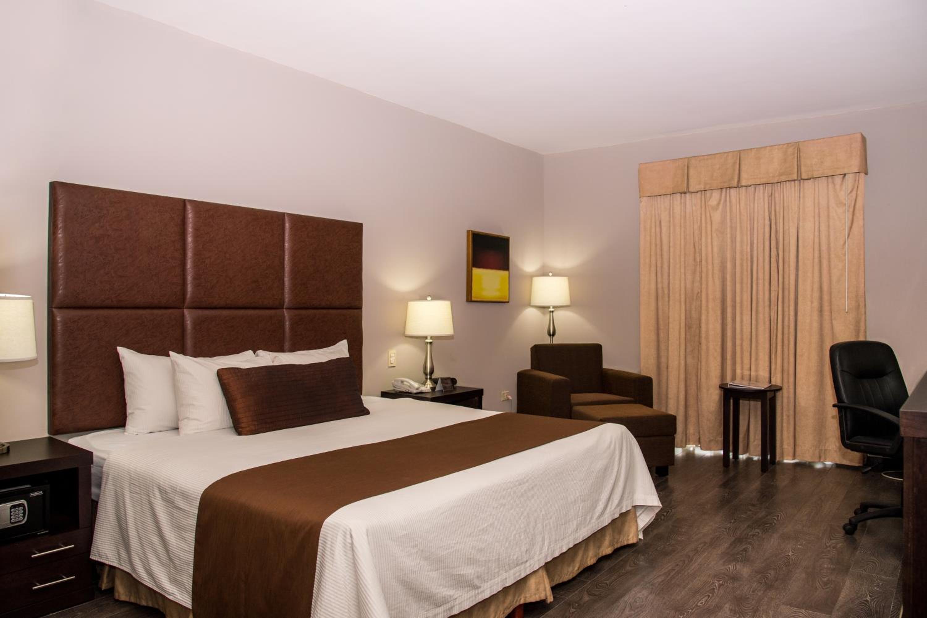 King Room - Non-Smoking - Photo 1
