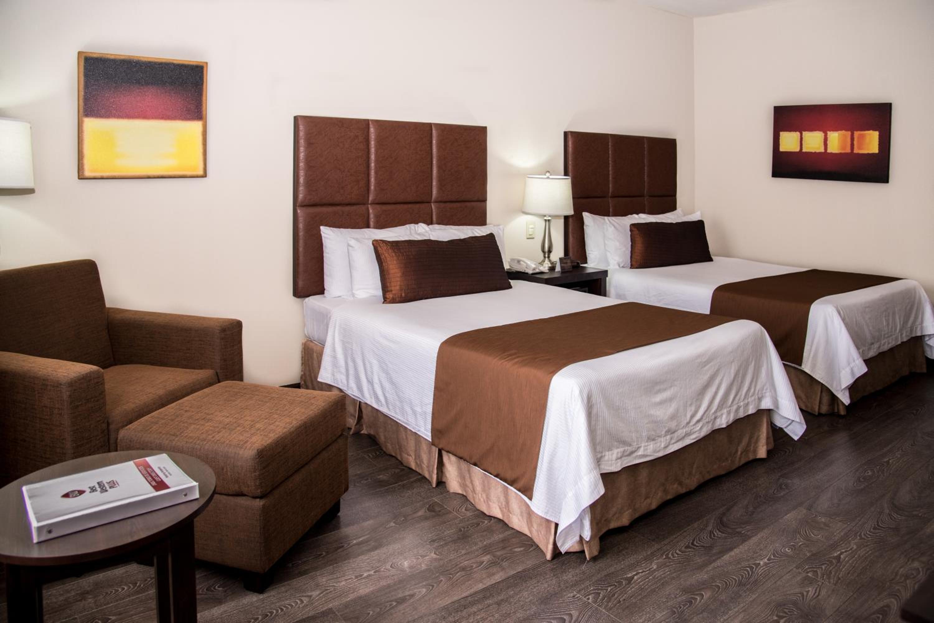 Double Room with Two Double Beds - Non-Smoking - Photo 5