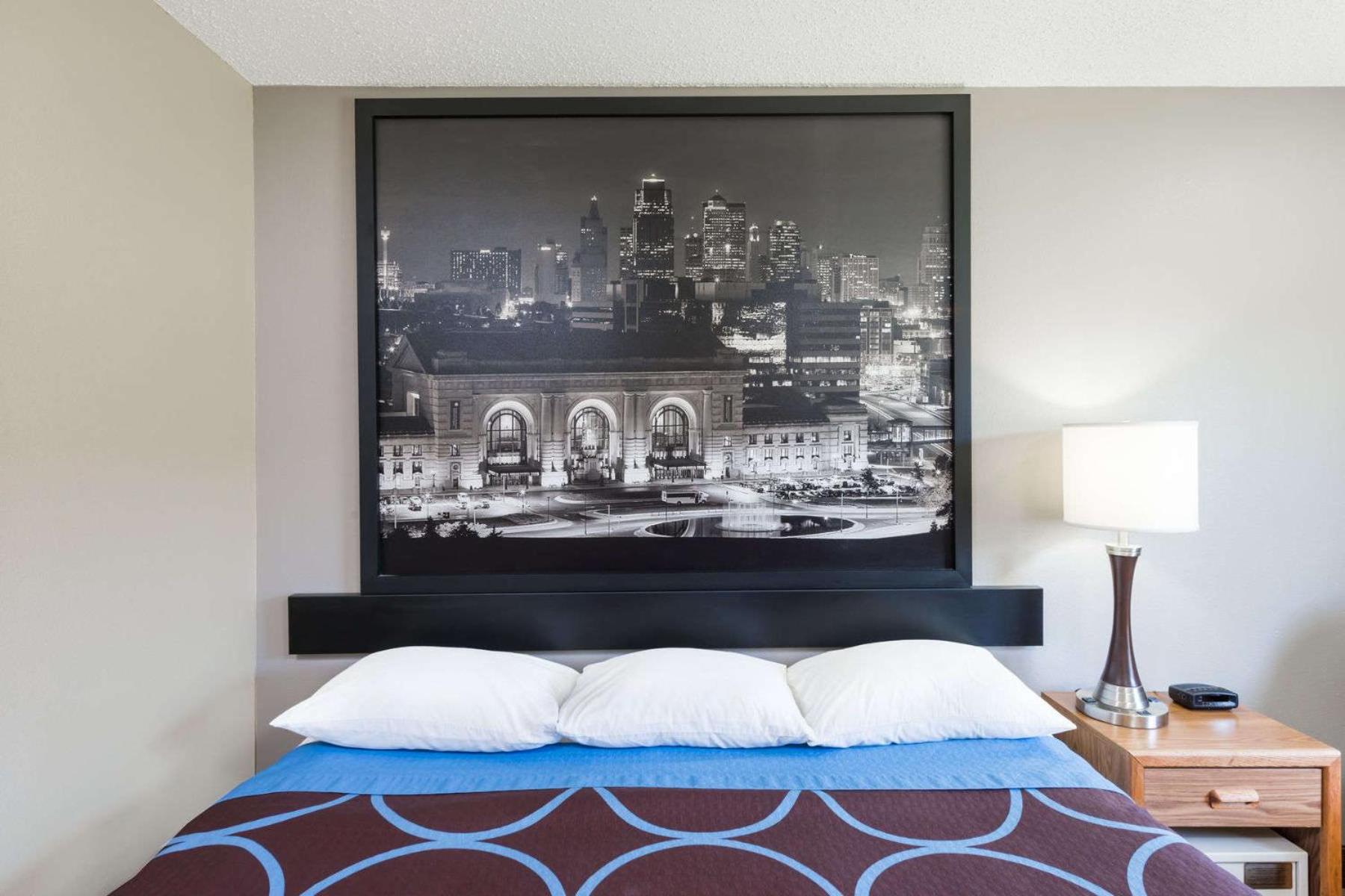 King Room - Non-Smoking - Photo 1