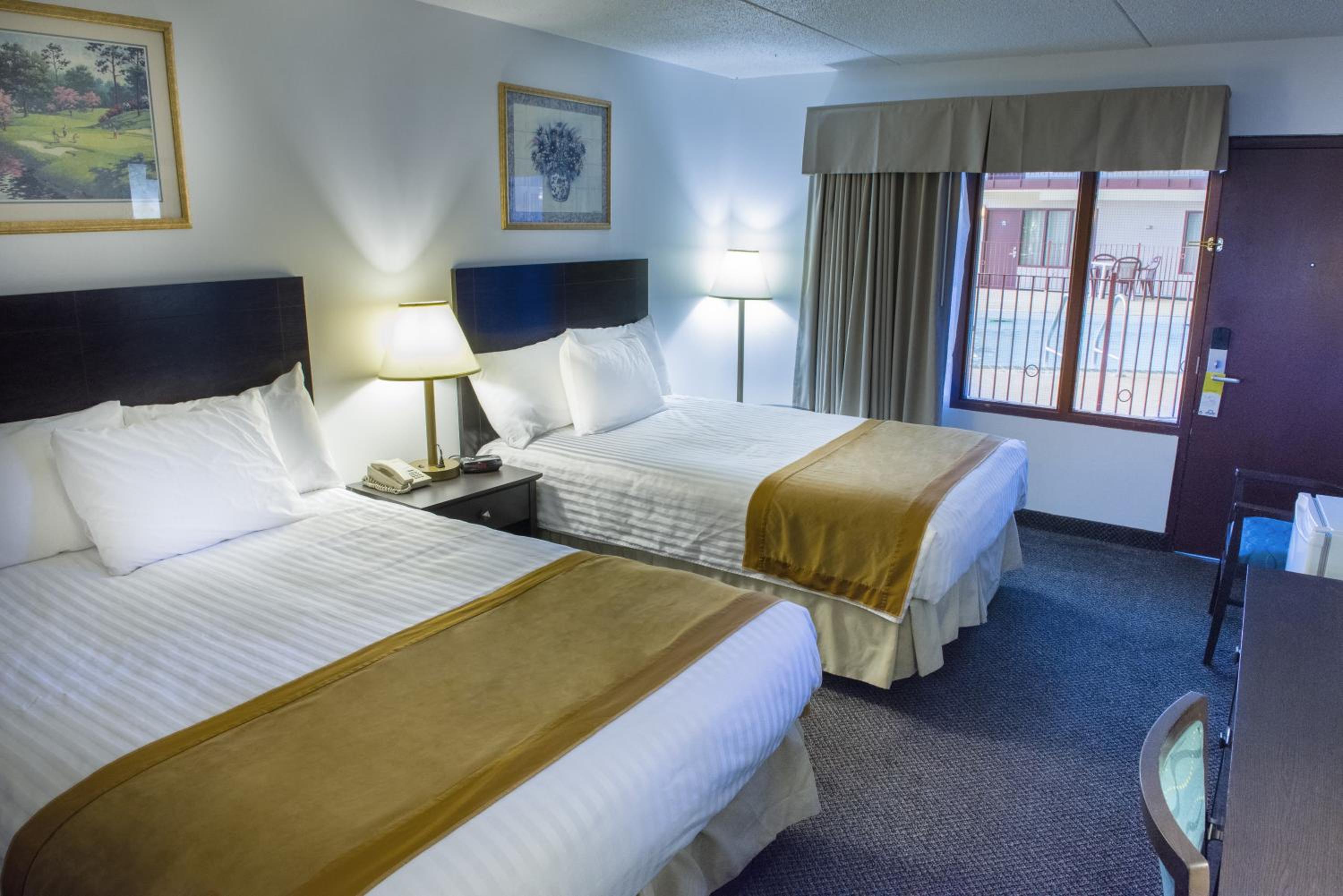 Deluxe Double Room With Two Double Beds - Smoking