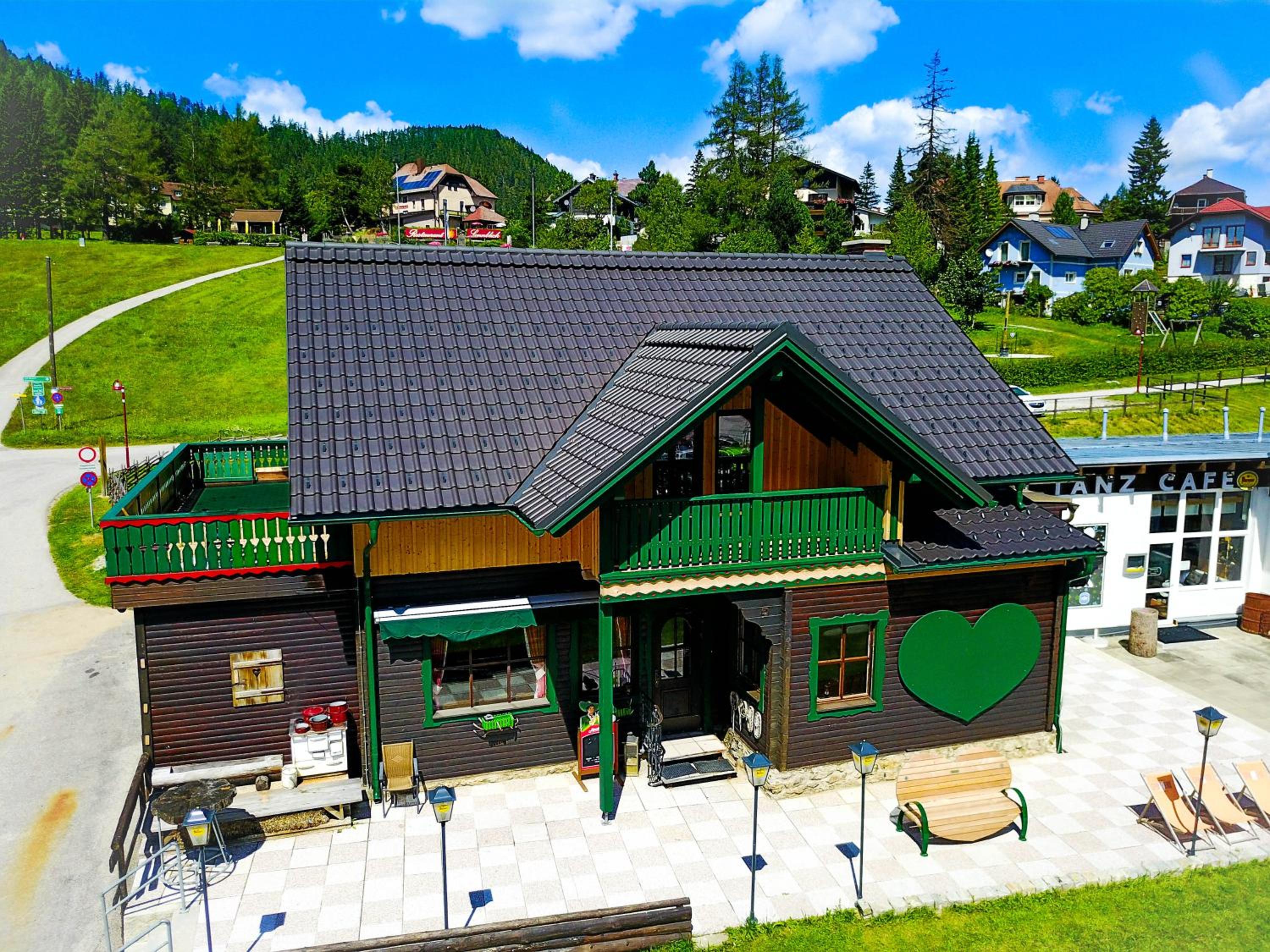 Apartment with Mountain View - Photo 21