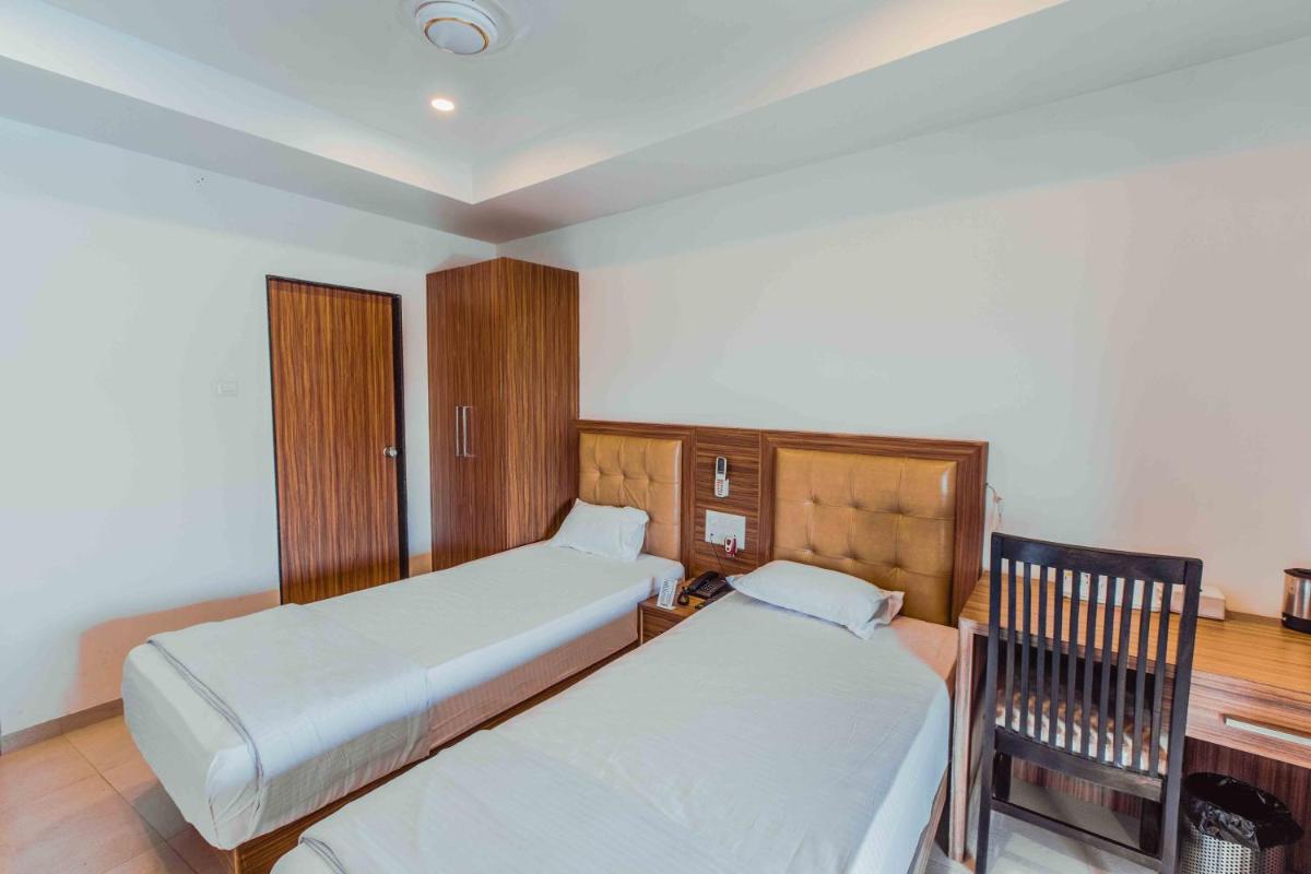 Deluxe Double Room with Balcony photo 3
