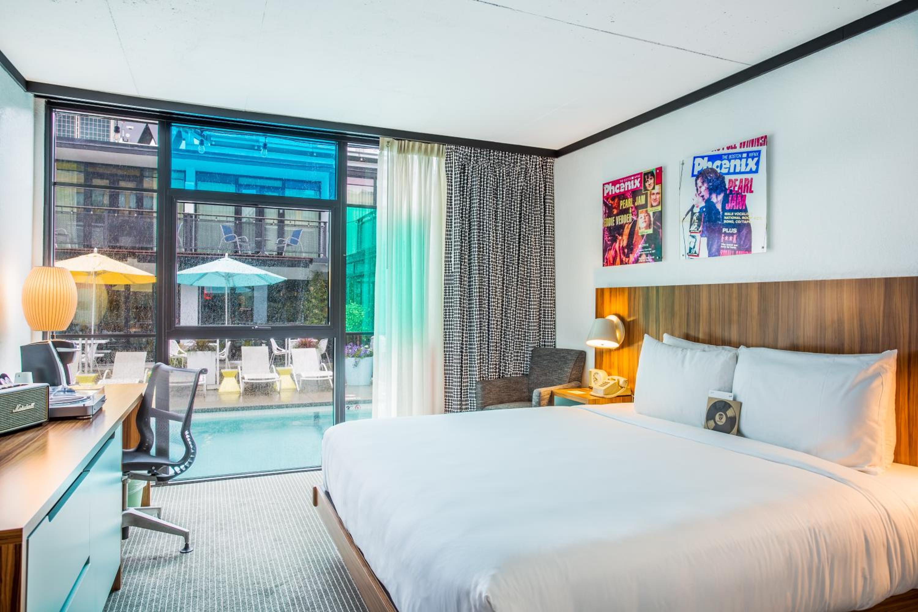 Standard King Room with Pool View