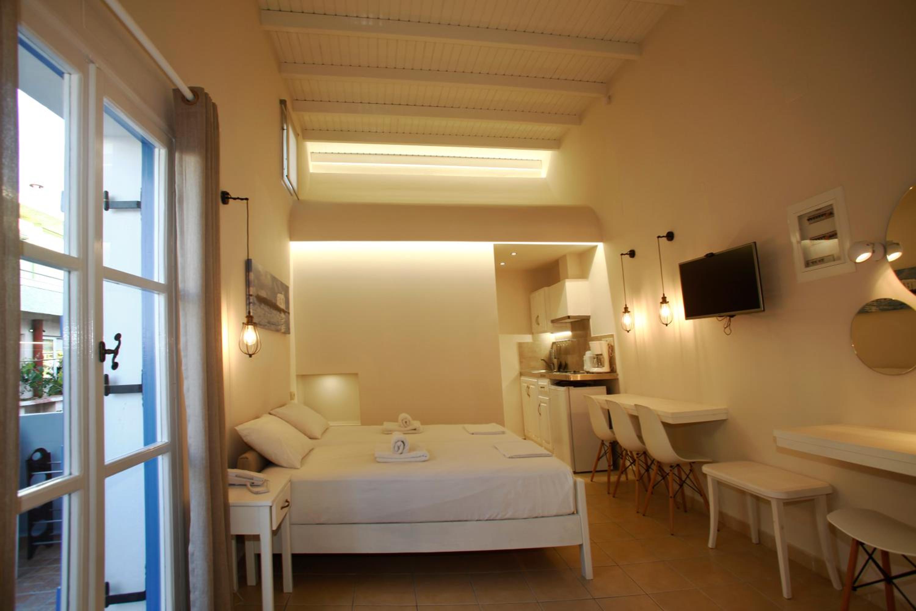 Apartment with Balcony photo 1