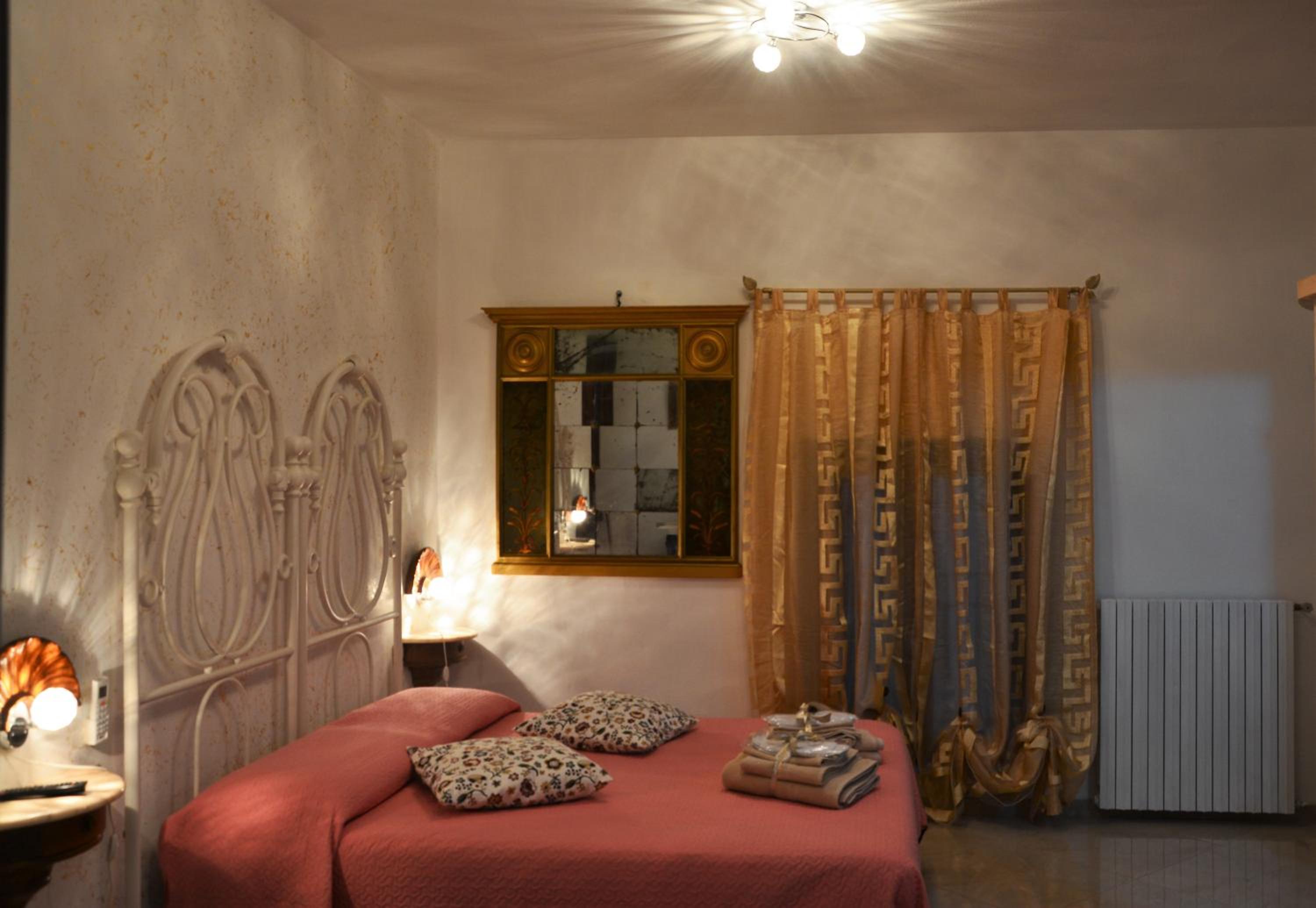 King Room with Roll-In Shower - Disability Access - Photo 15
