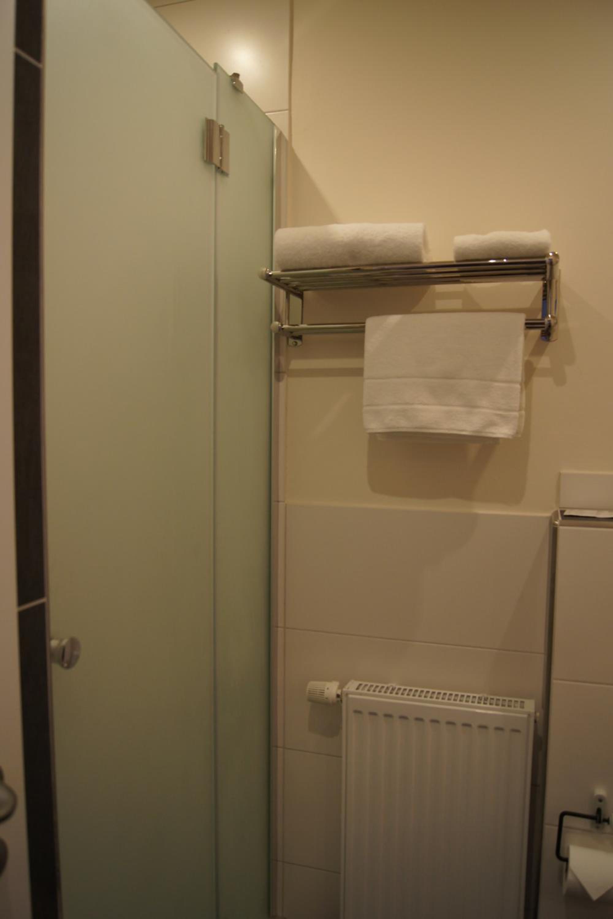 Single Room with Private Bathroom photo 3