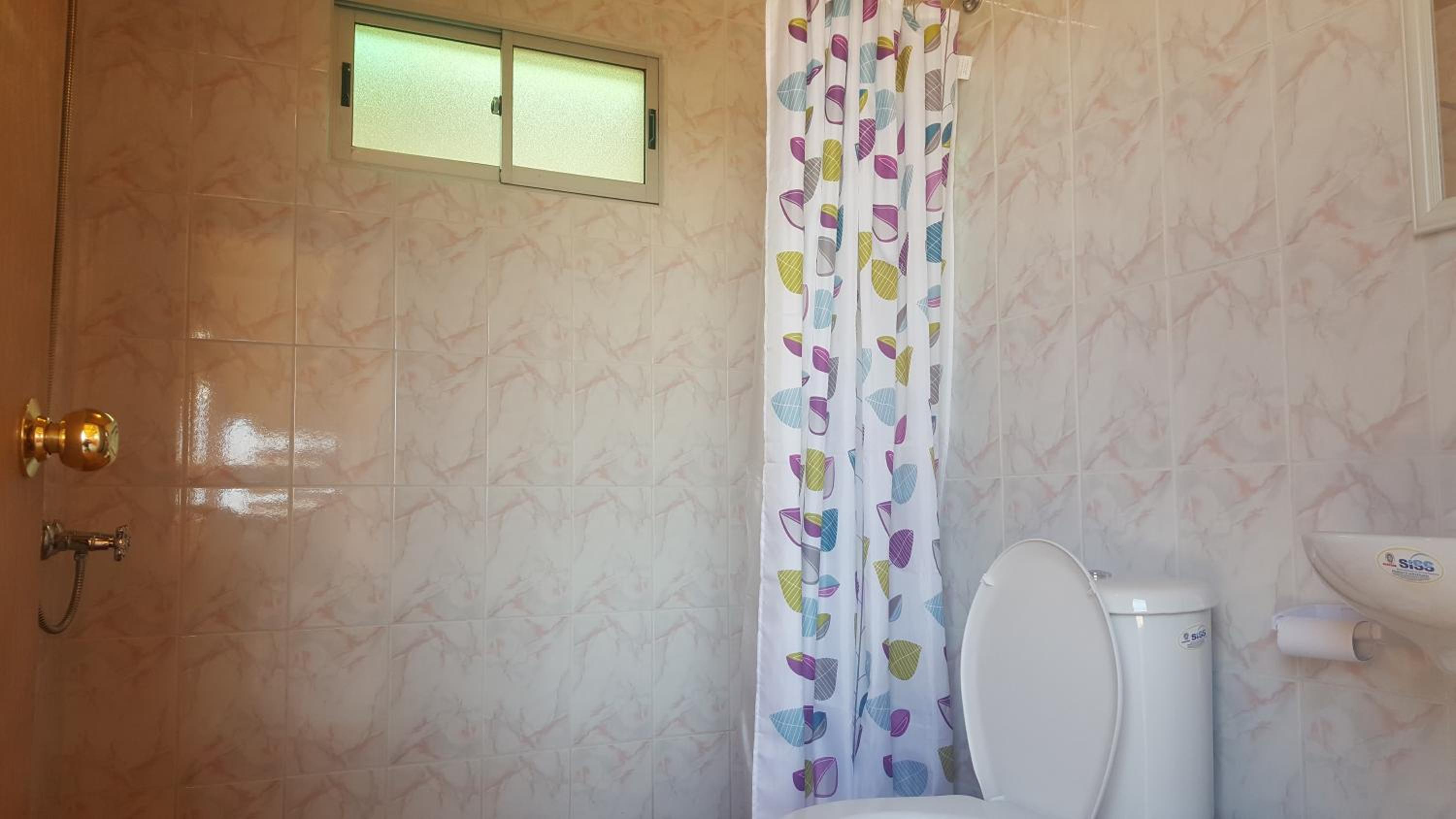 Economy Quadruple Room with Shared Bathroom photo 2