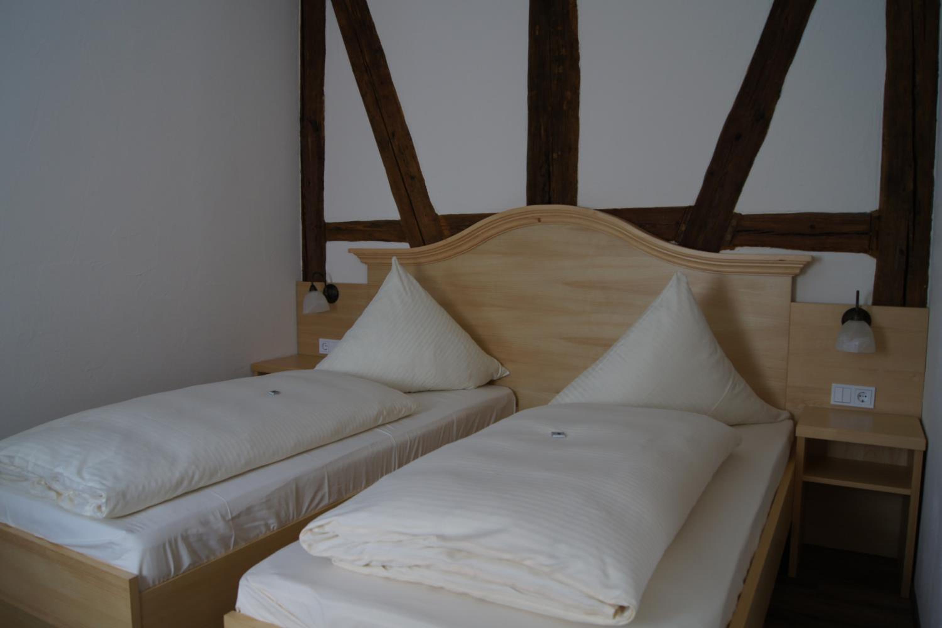 Double or Twin Room with Bathroom - Photo 8