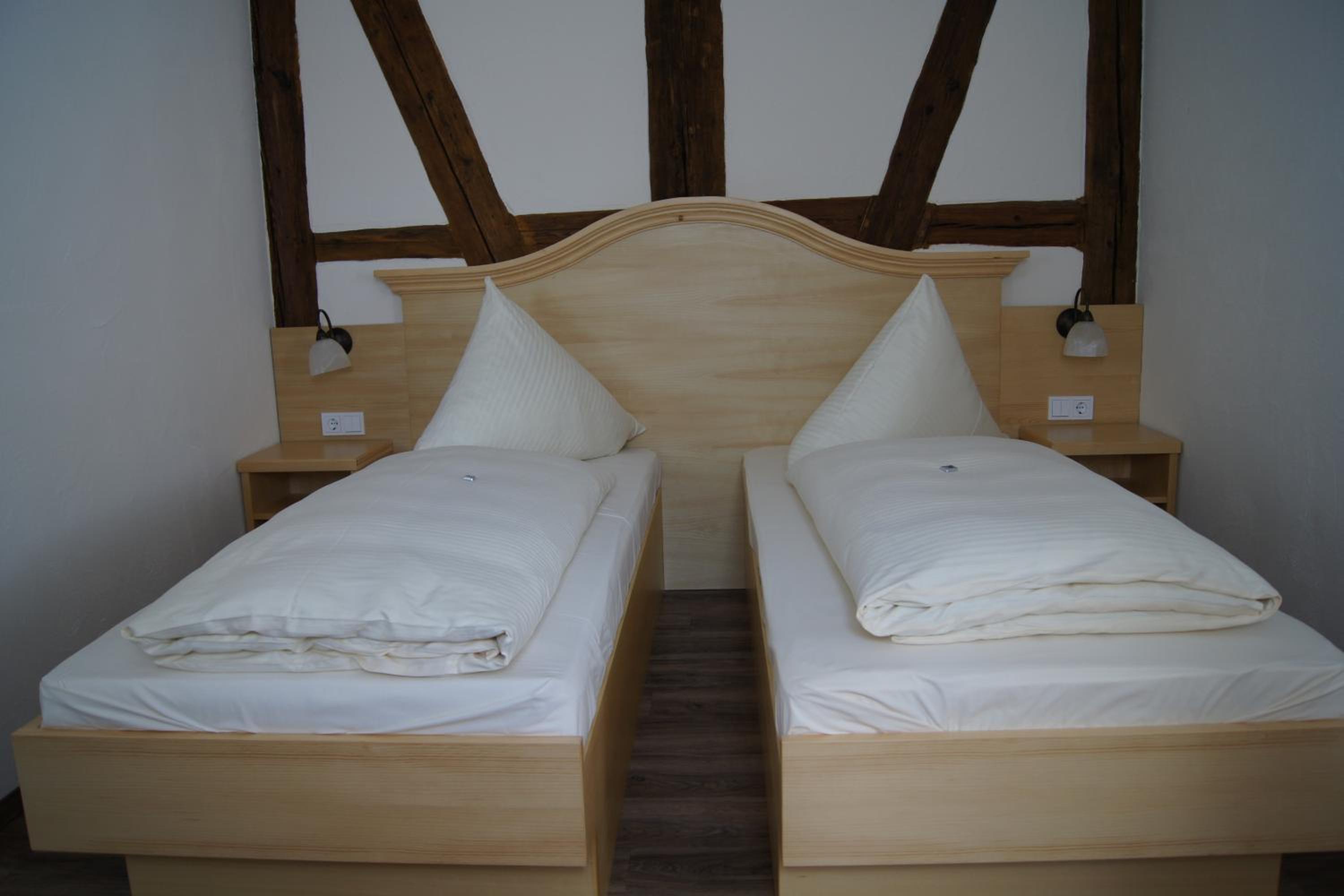 Double or Twin Room with Bathroom - Photo 9