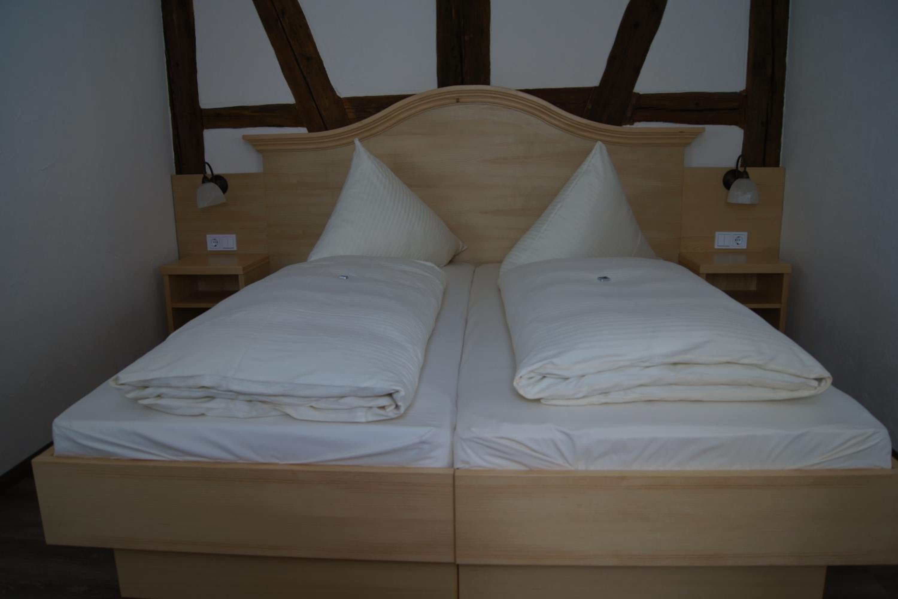 Double or Twin Room with Bathroom - Photo 7