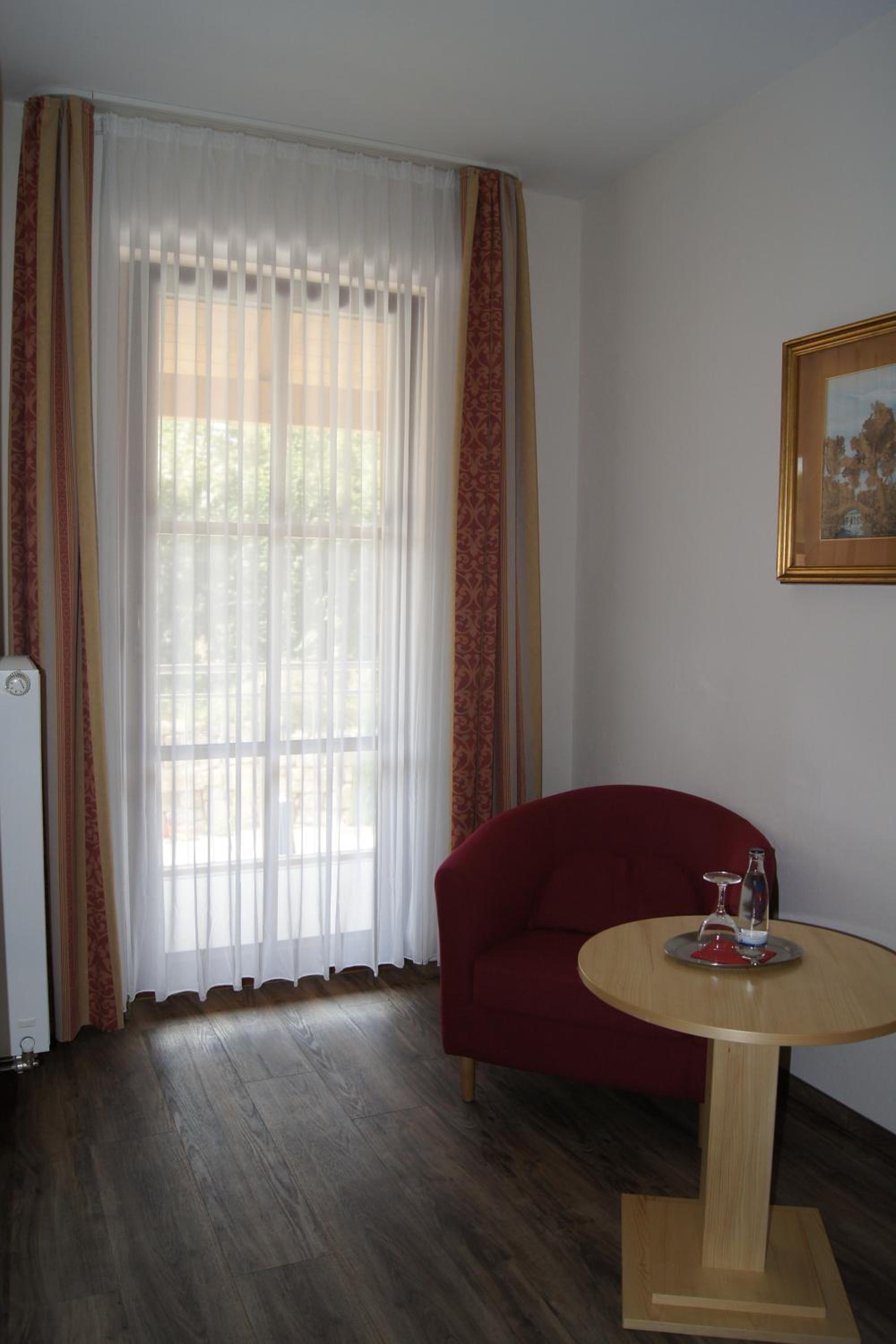 Double or Twin Room with Bathroom - Photo 5