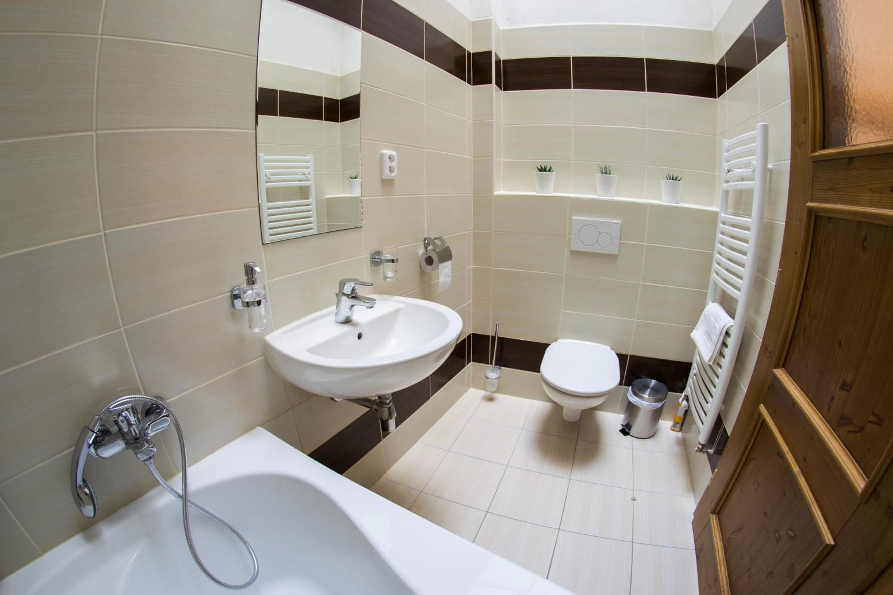 Deluxe Quadruple Room with Bath - Photo 39