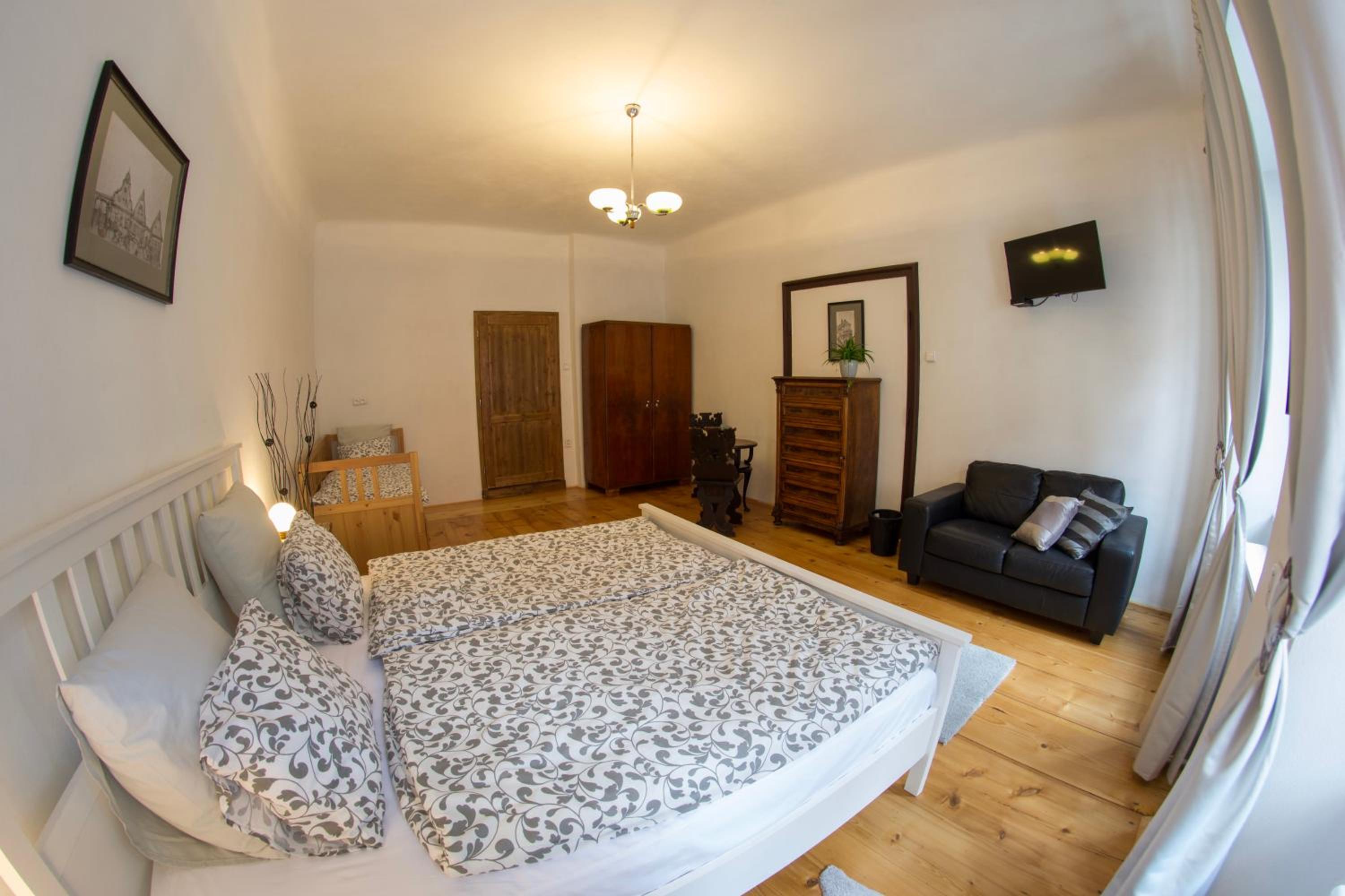 Deluxe Quadruple Room with Bath - Photo 31