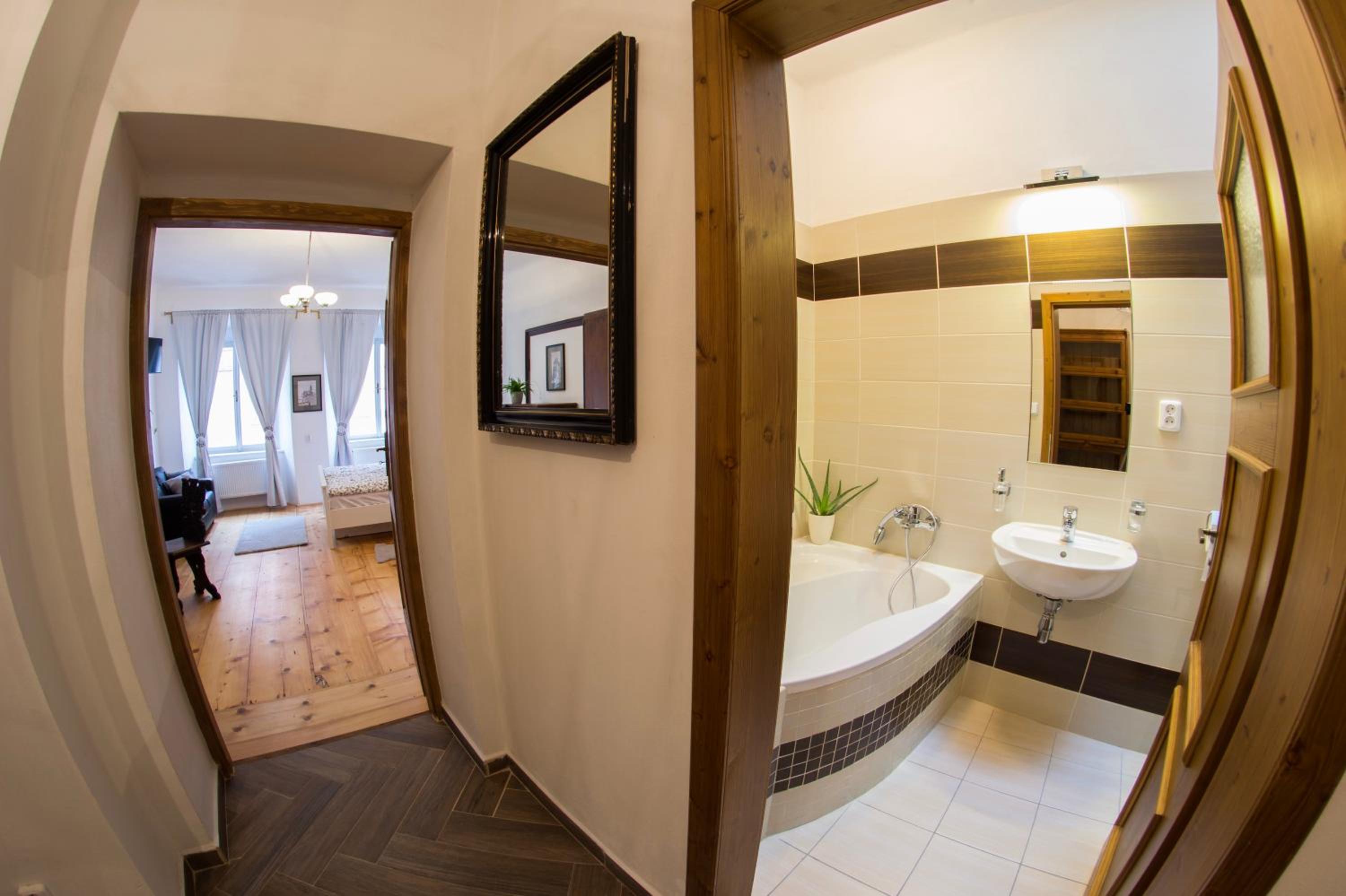 Deluxe Quadruple Room with Bath - Photo 6