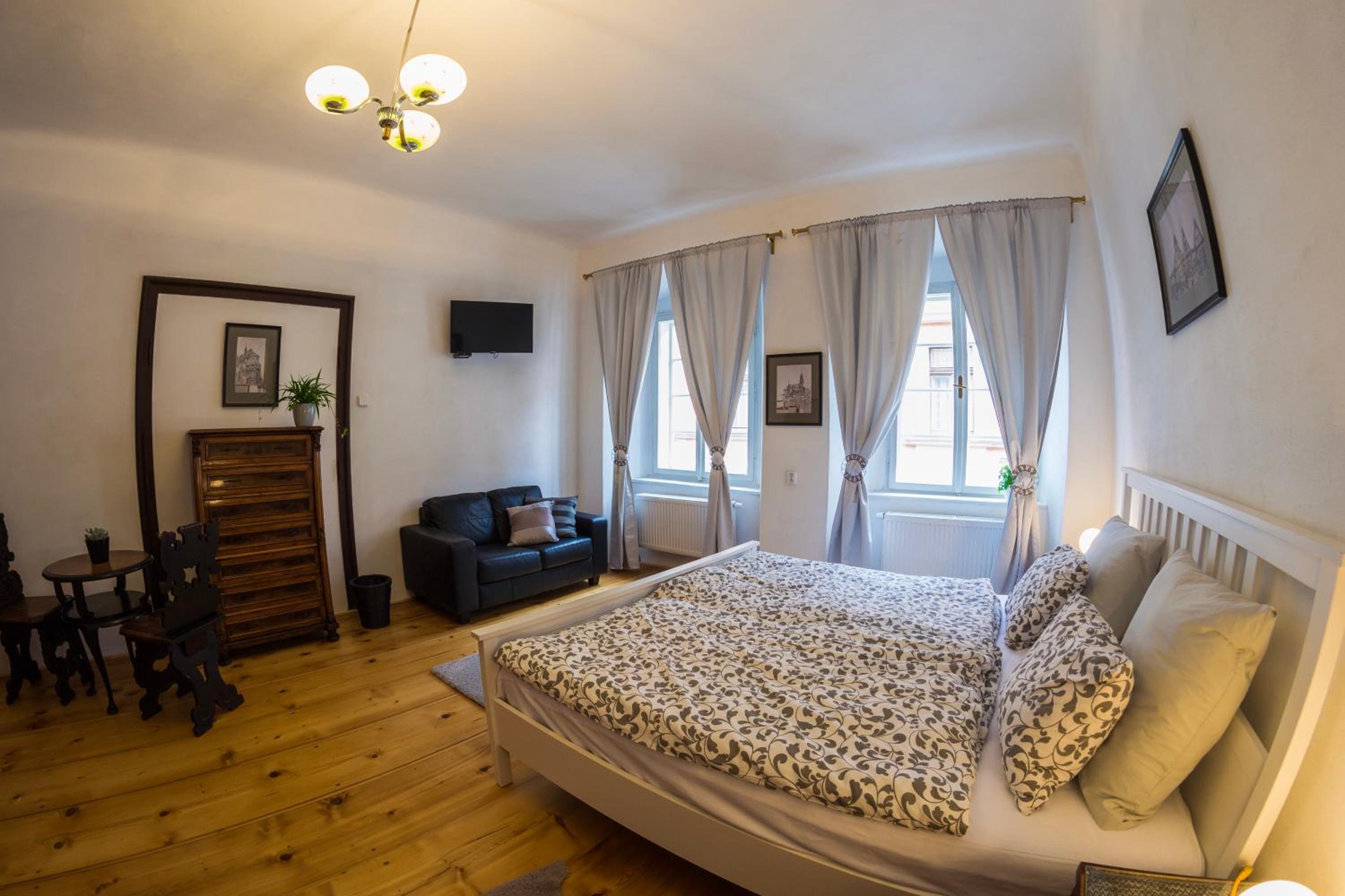 Deluxe Quadruple Room with Bath - Photo 4