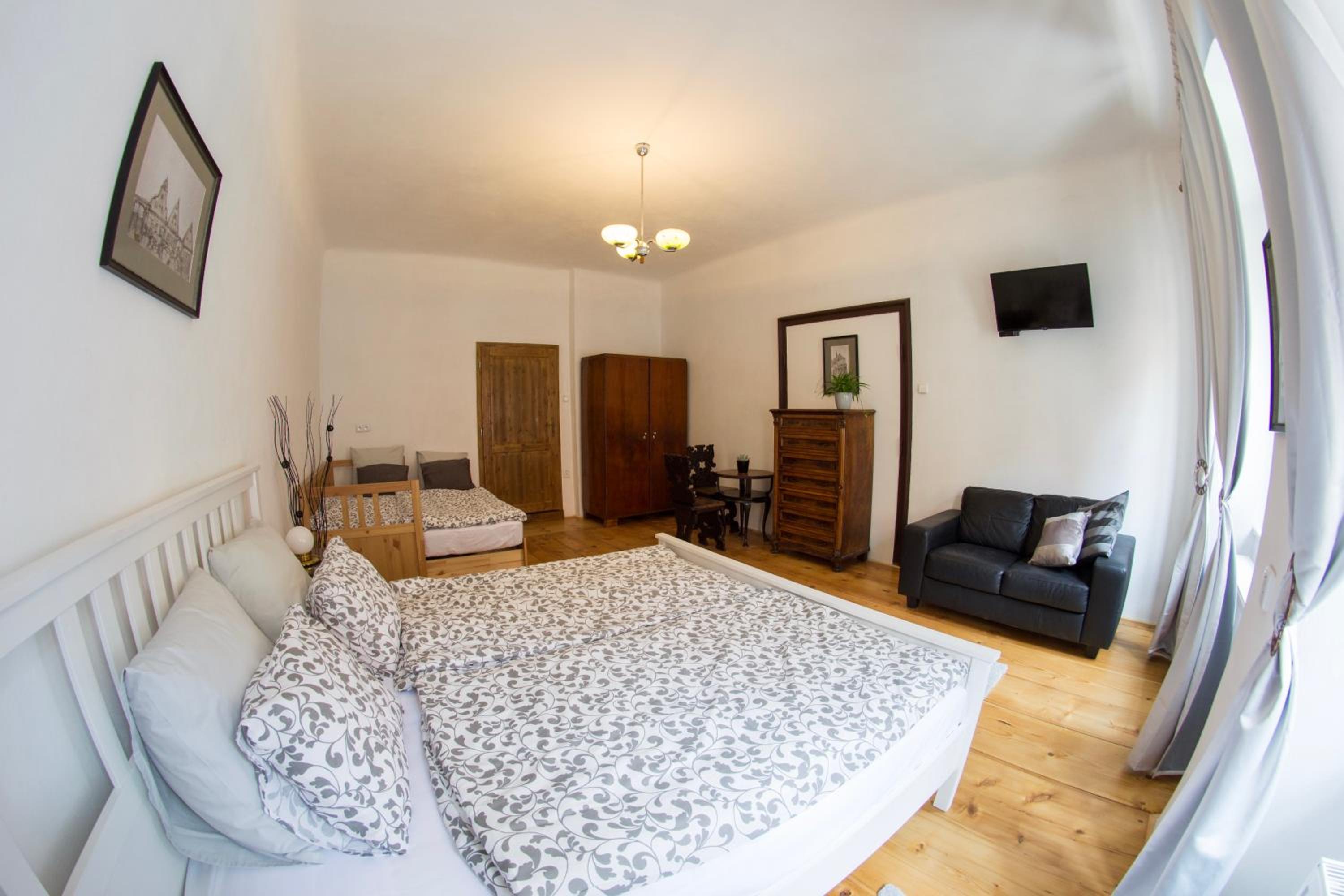 Deluxe Quadruple Room with Bath - Photo 30