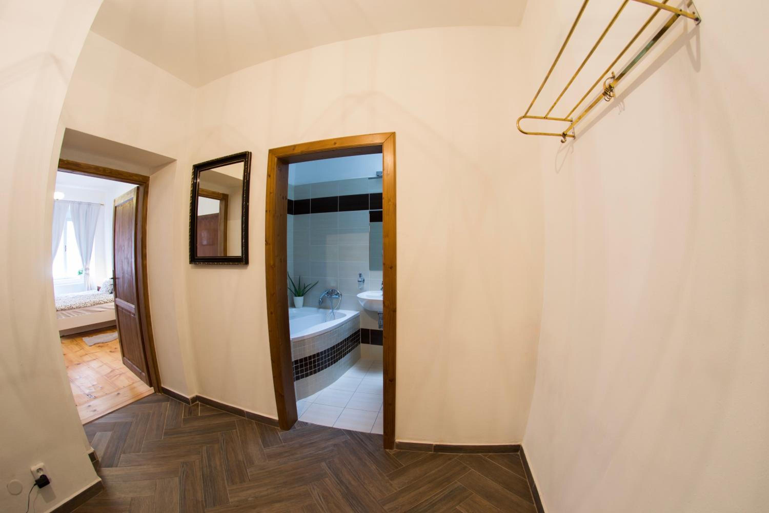 Deluxe Quadruple Room with Bath - Photo 3