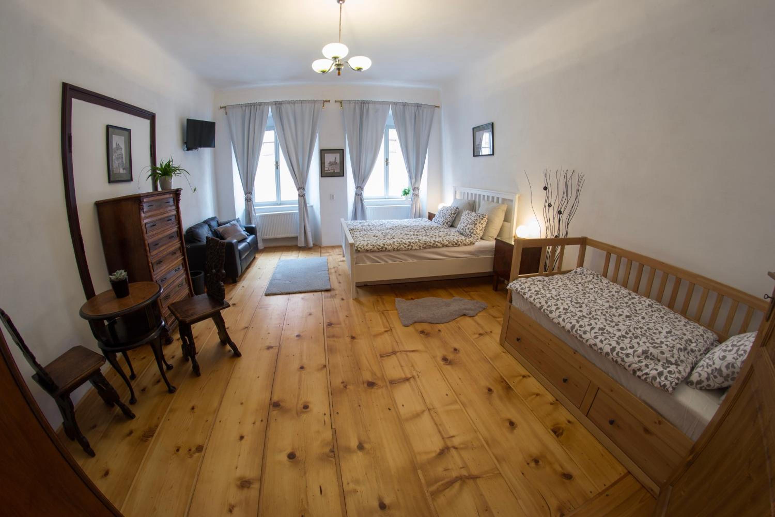 Deluxe Quadruple Room with Bath - Photo 16