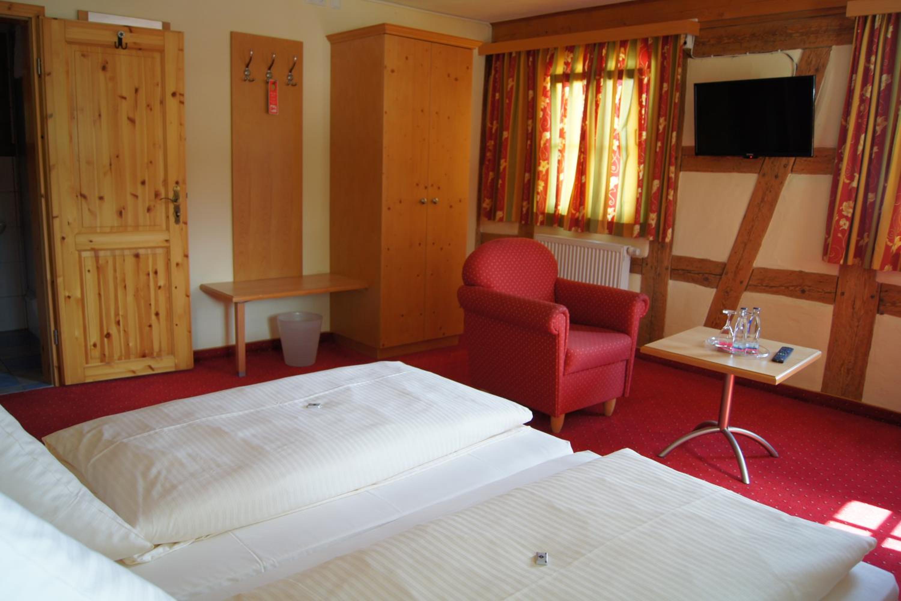 Double Room with Private Bathroom - Photo 4