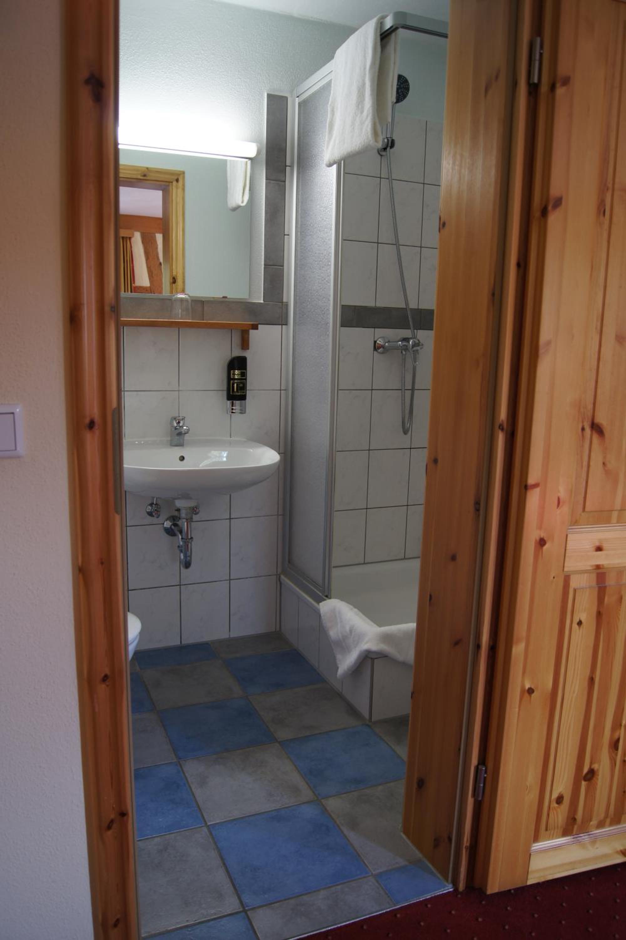 Double Room with Private Bathroom - Photo 7