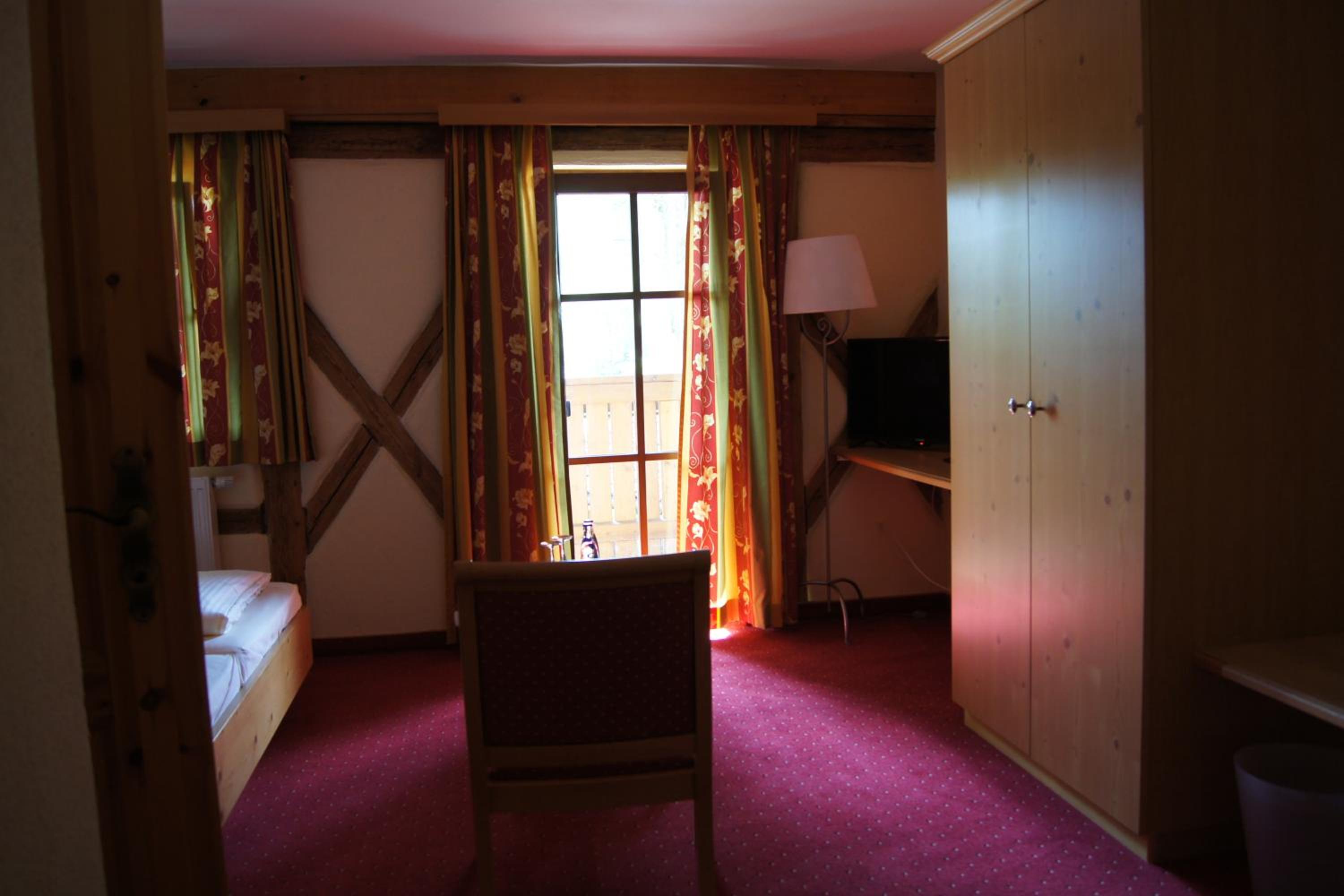 Double Room with Private Bathroom - Photo 2