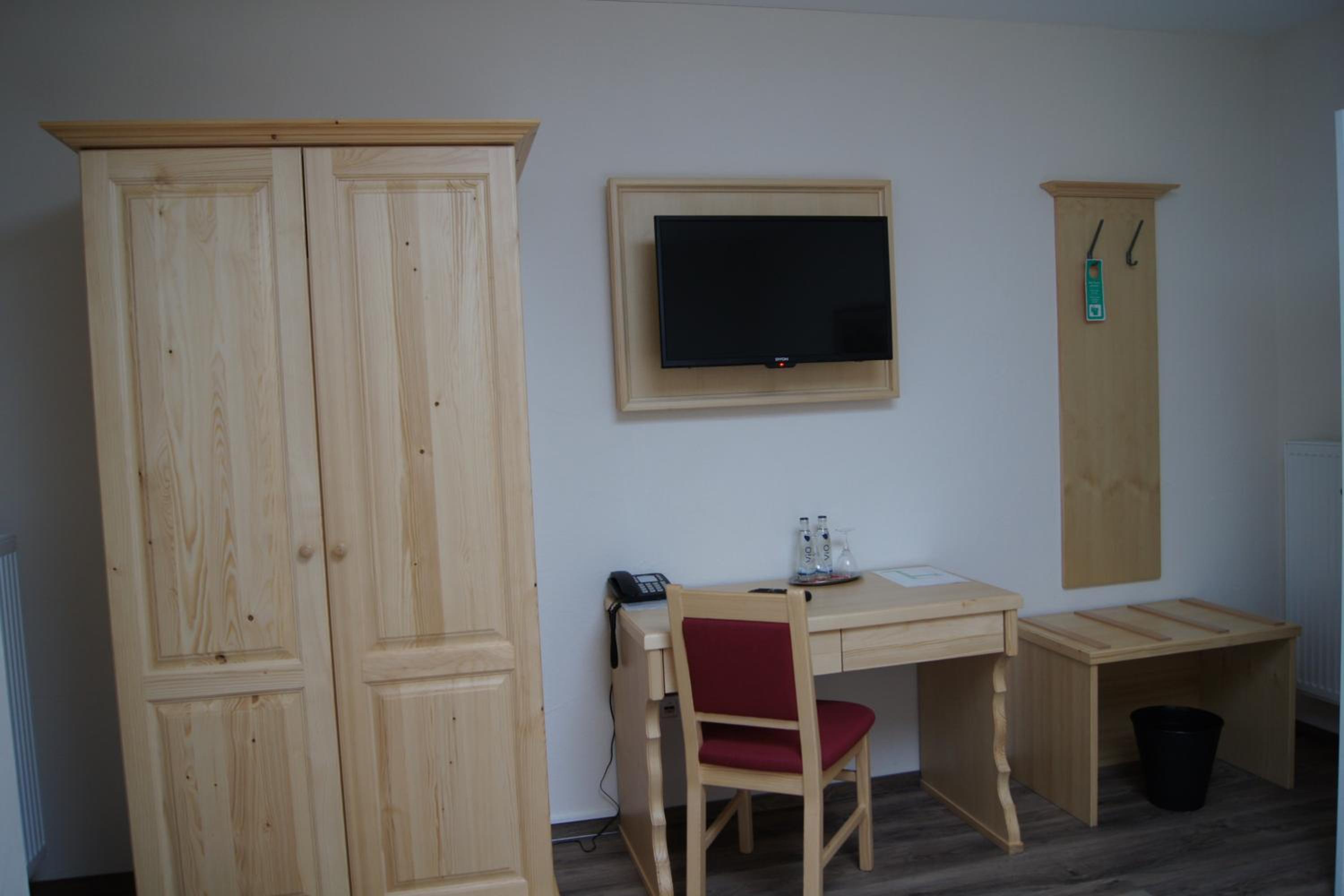 Twin Room with Skylight Window - Photo 6