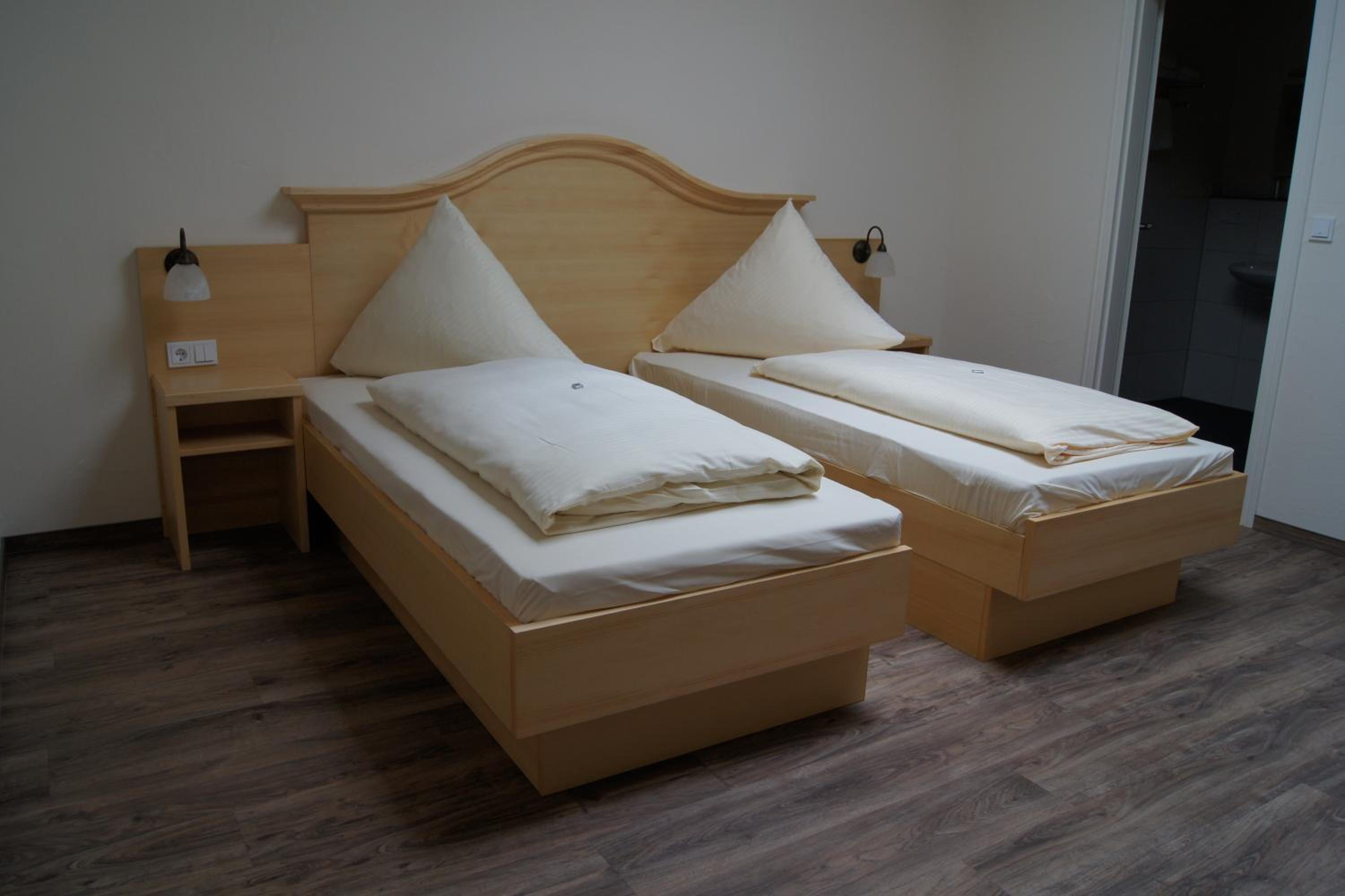 Twin Room with Skylight Window - Photo 1
