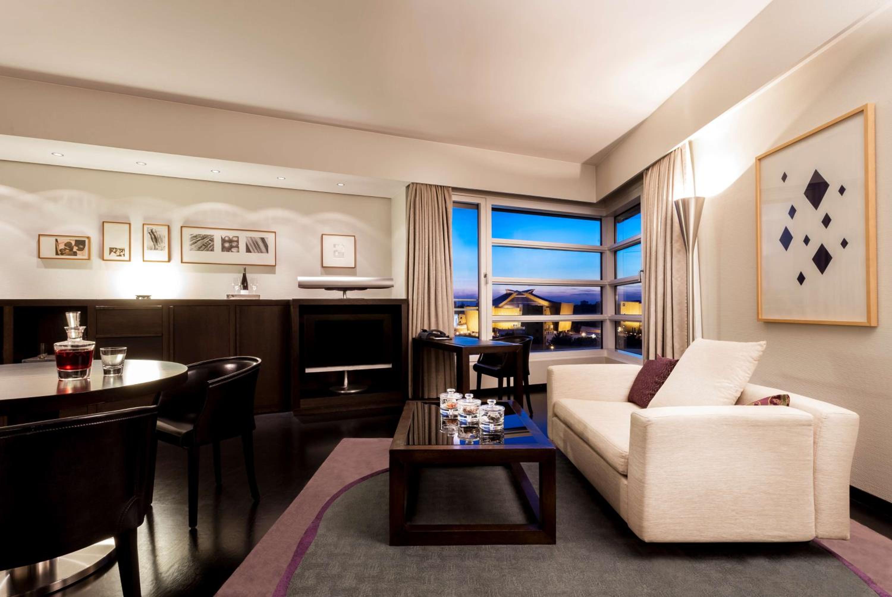 Grand King Suite with View