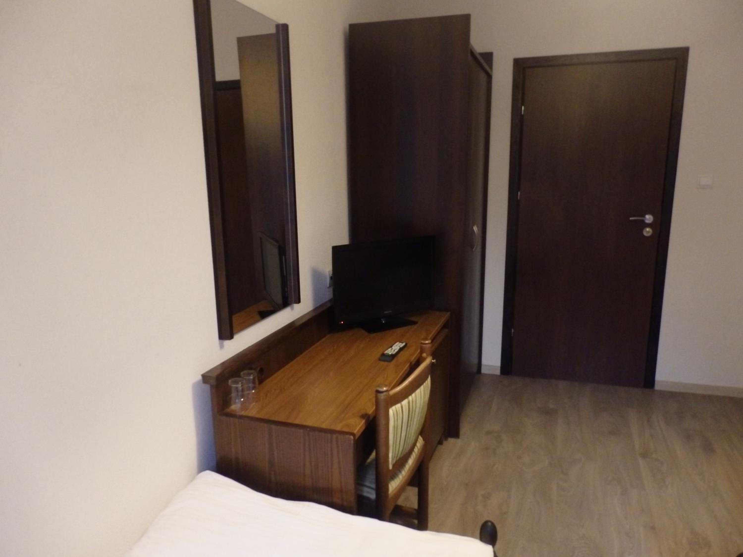 Small Double Room - Photo 2